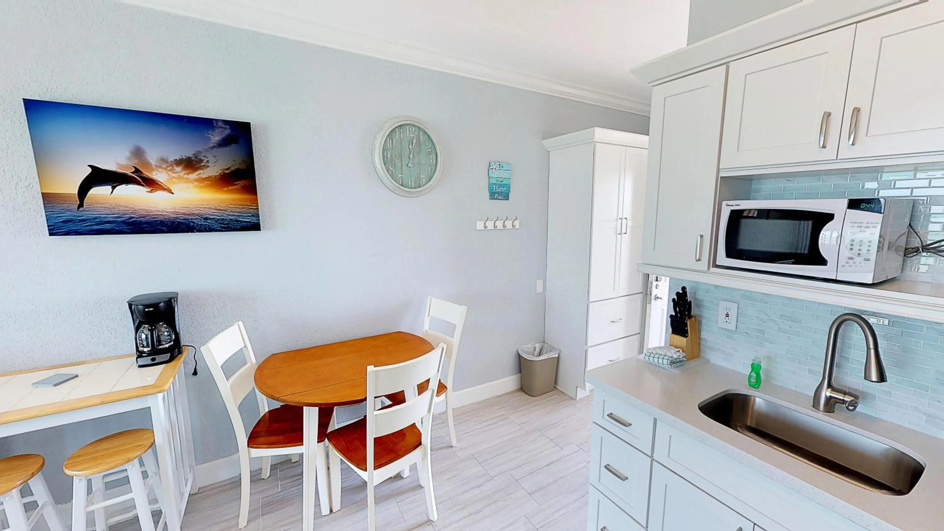 Kitchen or kitchenette in Island Inn Beach Resort