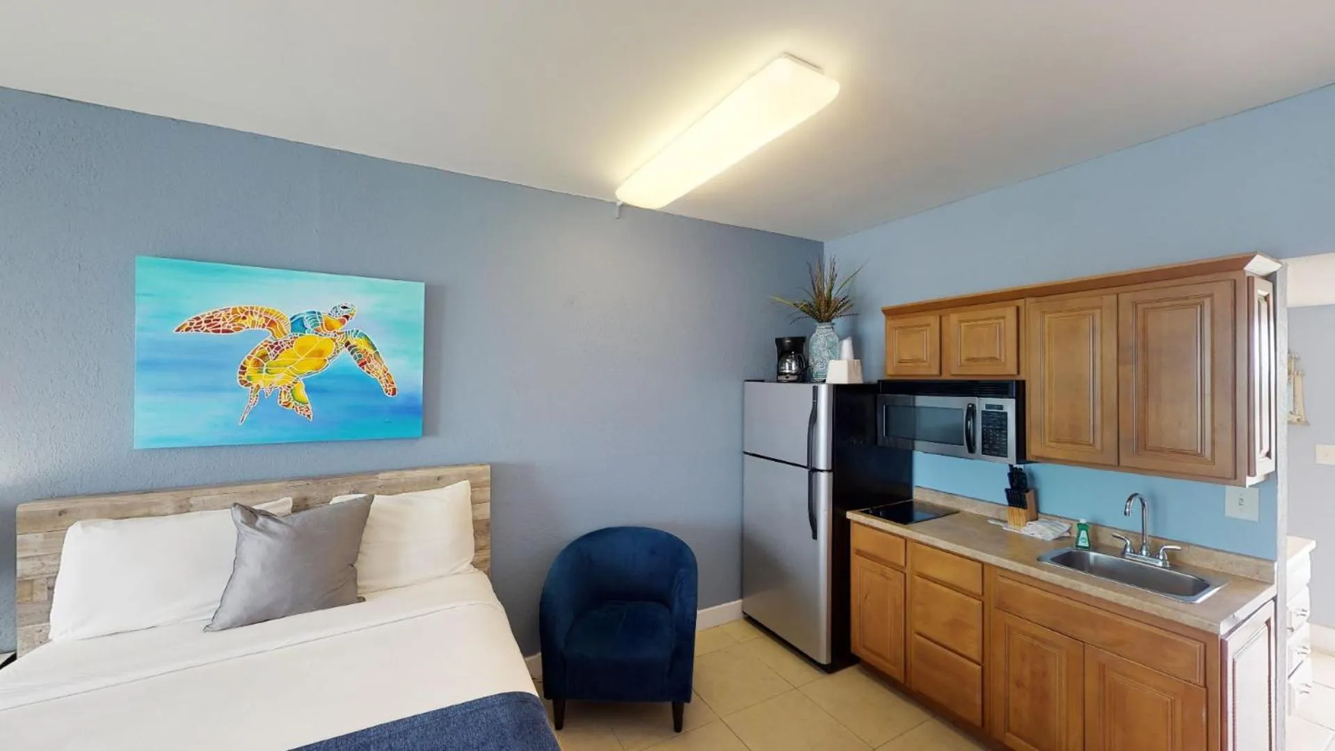 Kitchen or kitchenette, Bed in Island Inn Beach Resort