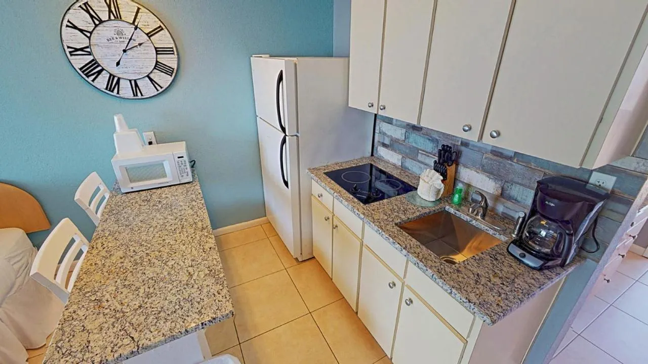 Kitchen or kitchenette in Island Inn Beach Resort