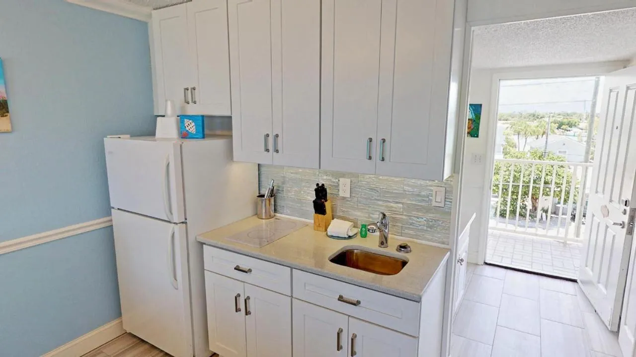 Kitchen or kitchenette in Island Inn Beach Resort
