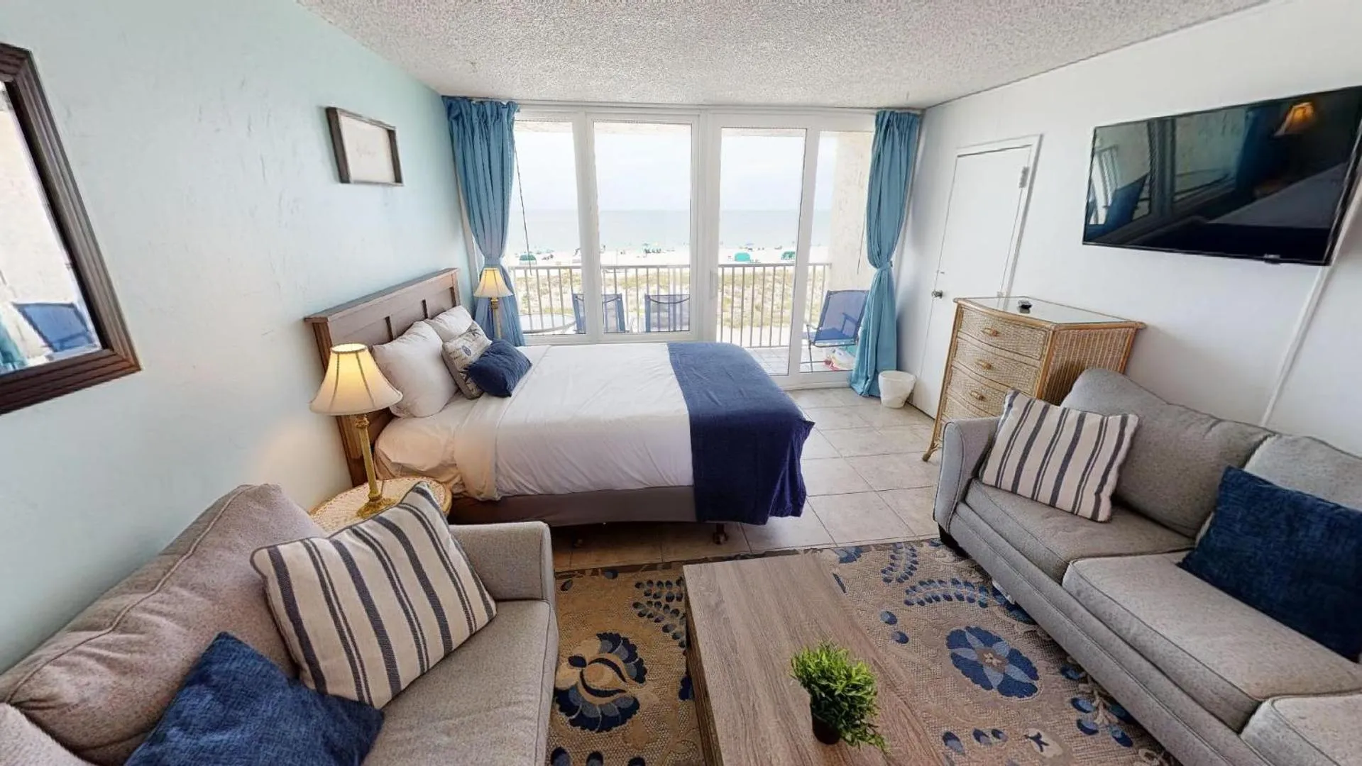 Queen Suite - single occupancy in Island Inn Beach Resort