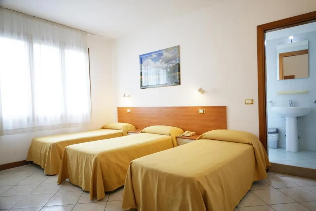 Bed in Hotel New Aurora Venice