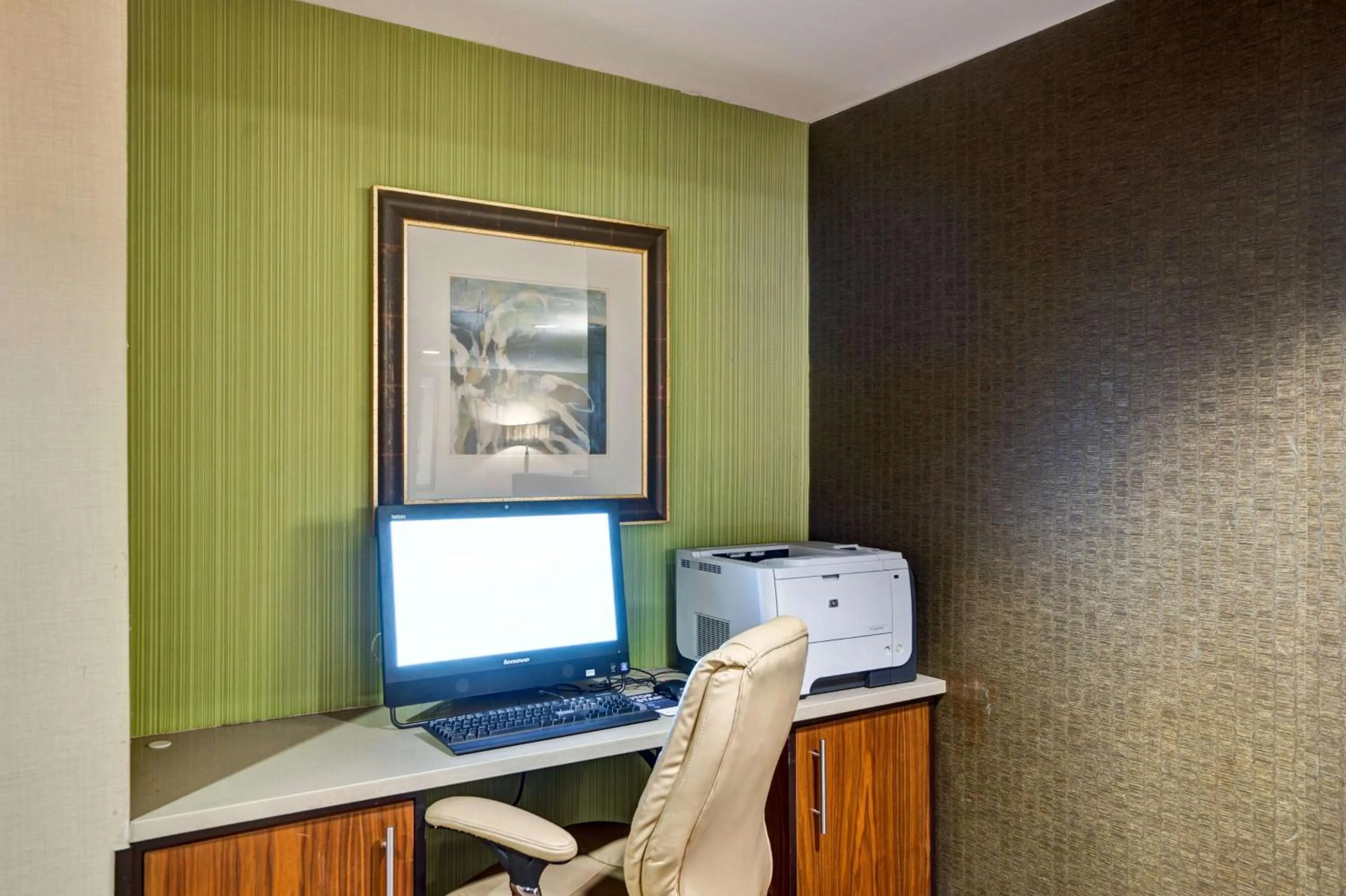 Business facilities in Hampton Inn by Hilton Milford