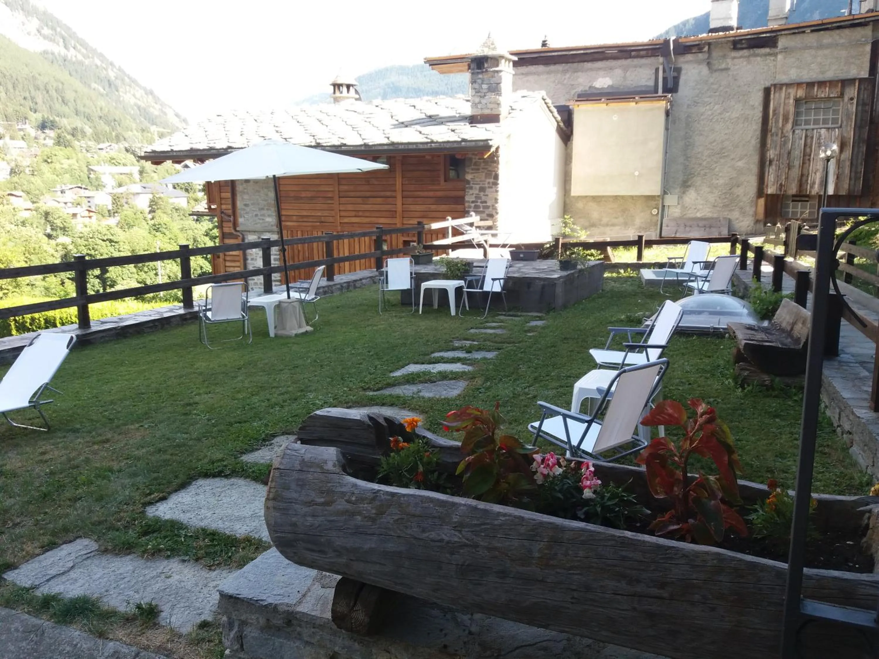 Garden view in Hotel Ottoz Meublé