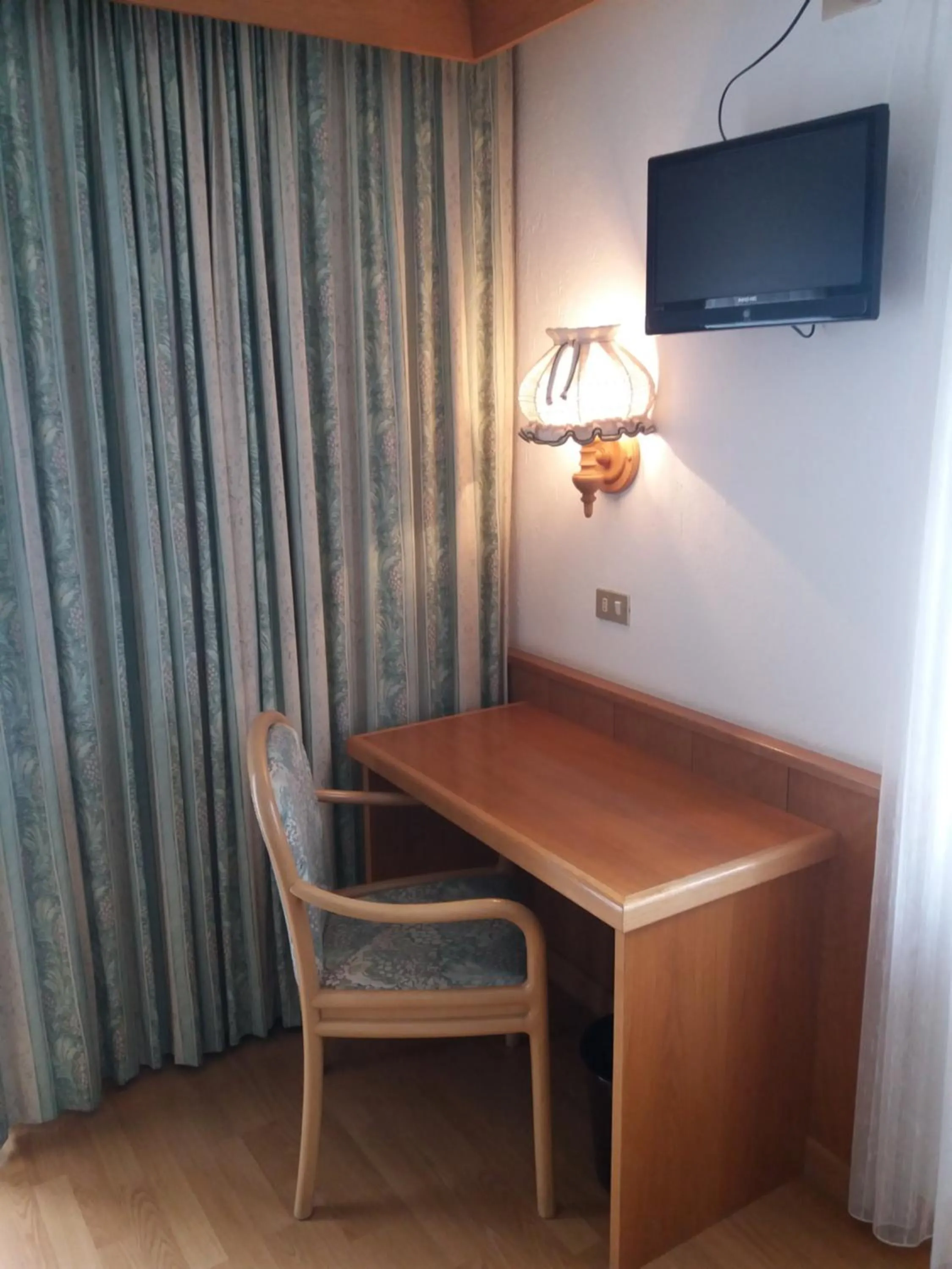 Photo of the whole room in Hotel Ottoz Meublé