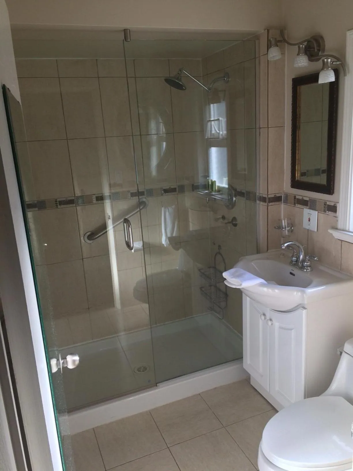 Shower in The Classic Horseshoe Bay Motel