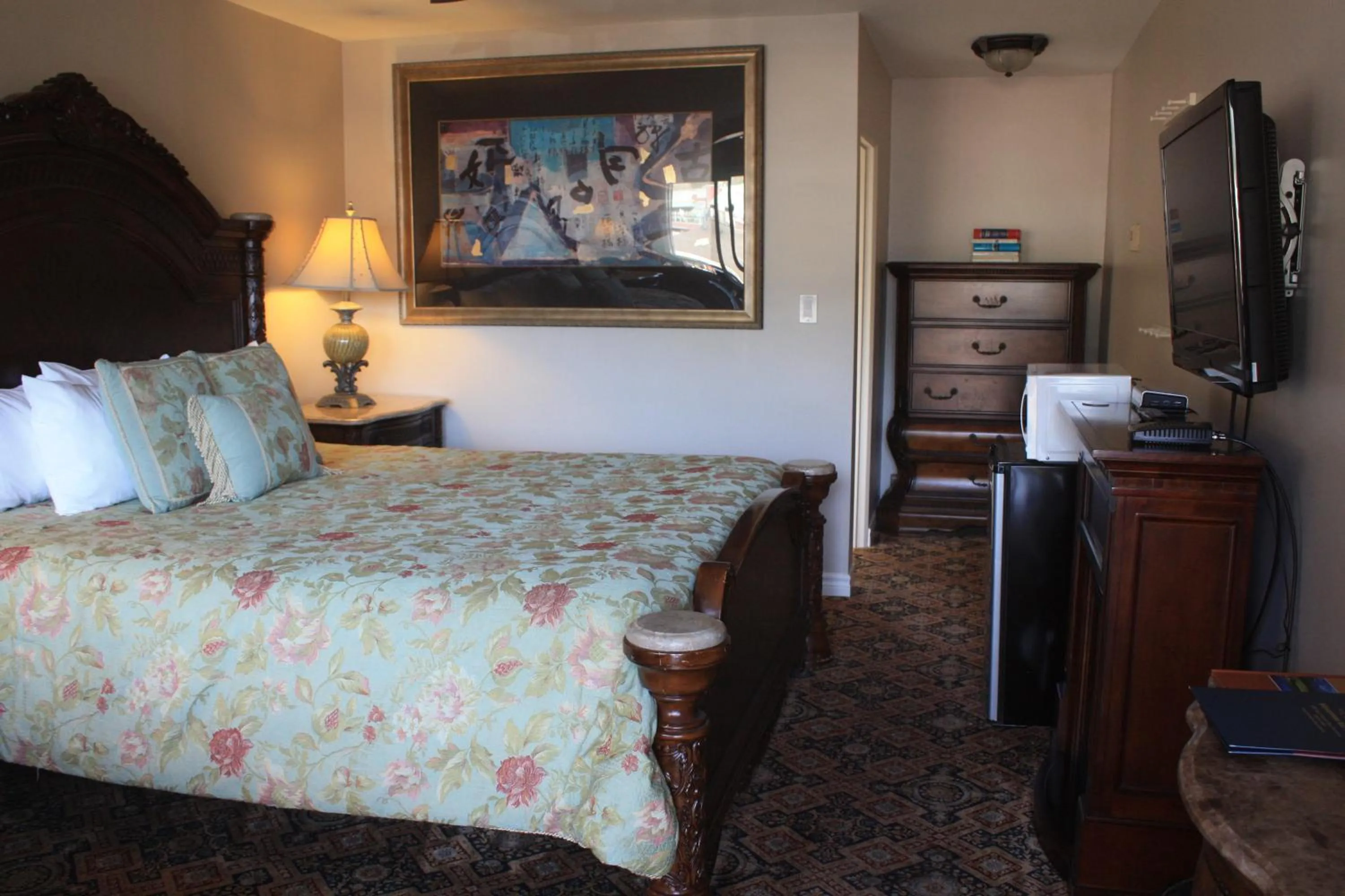Balcony/Terrace, Bed in The Classic Horseshoe Bay Motel