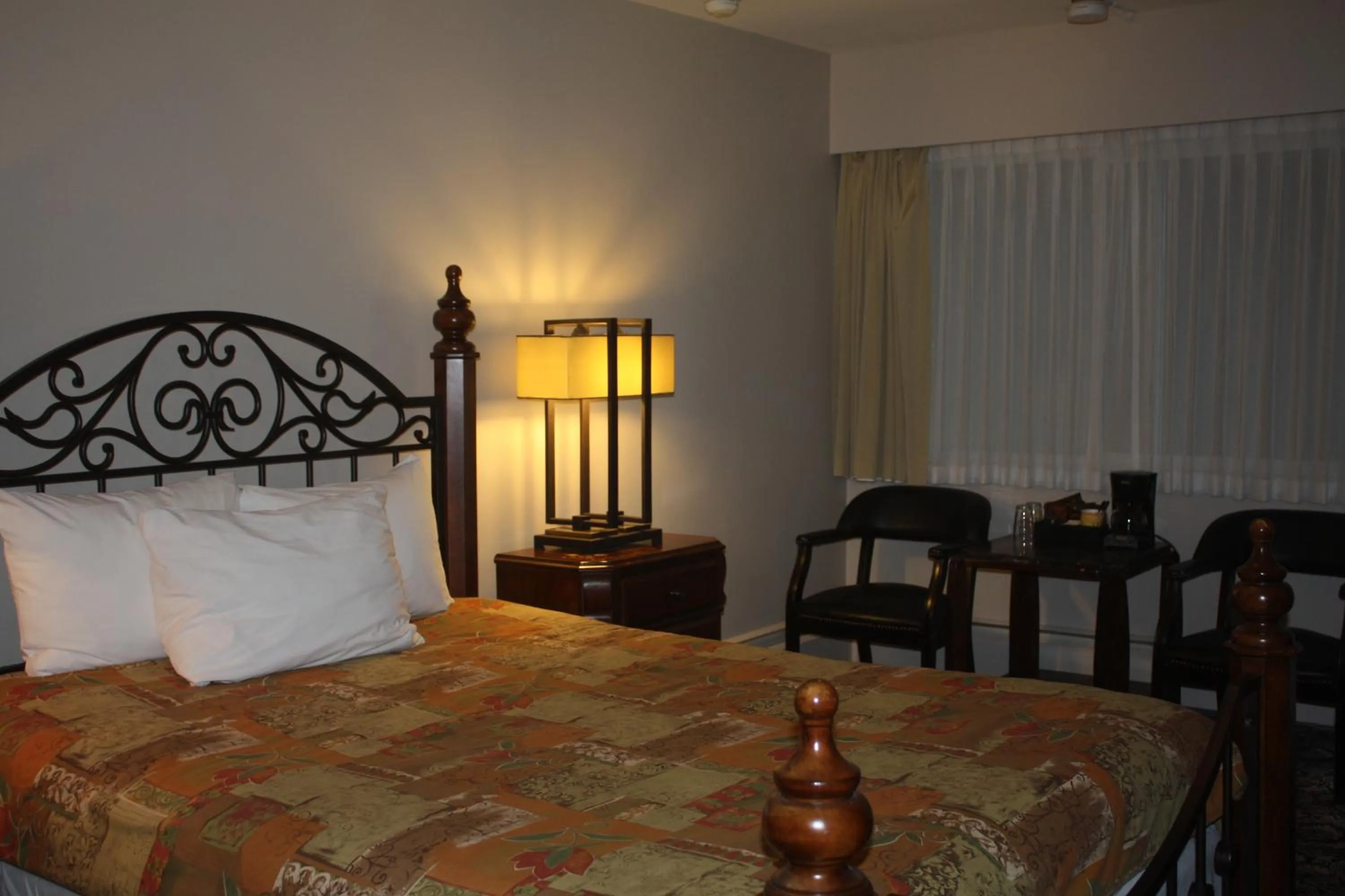 Bedroom, Bed in The Classic Horseshoe Bay Motel