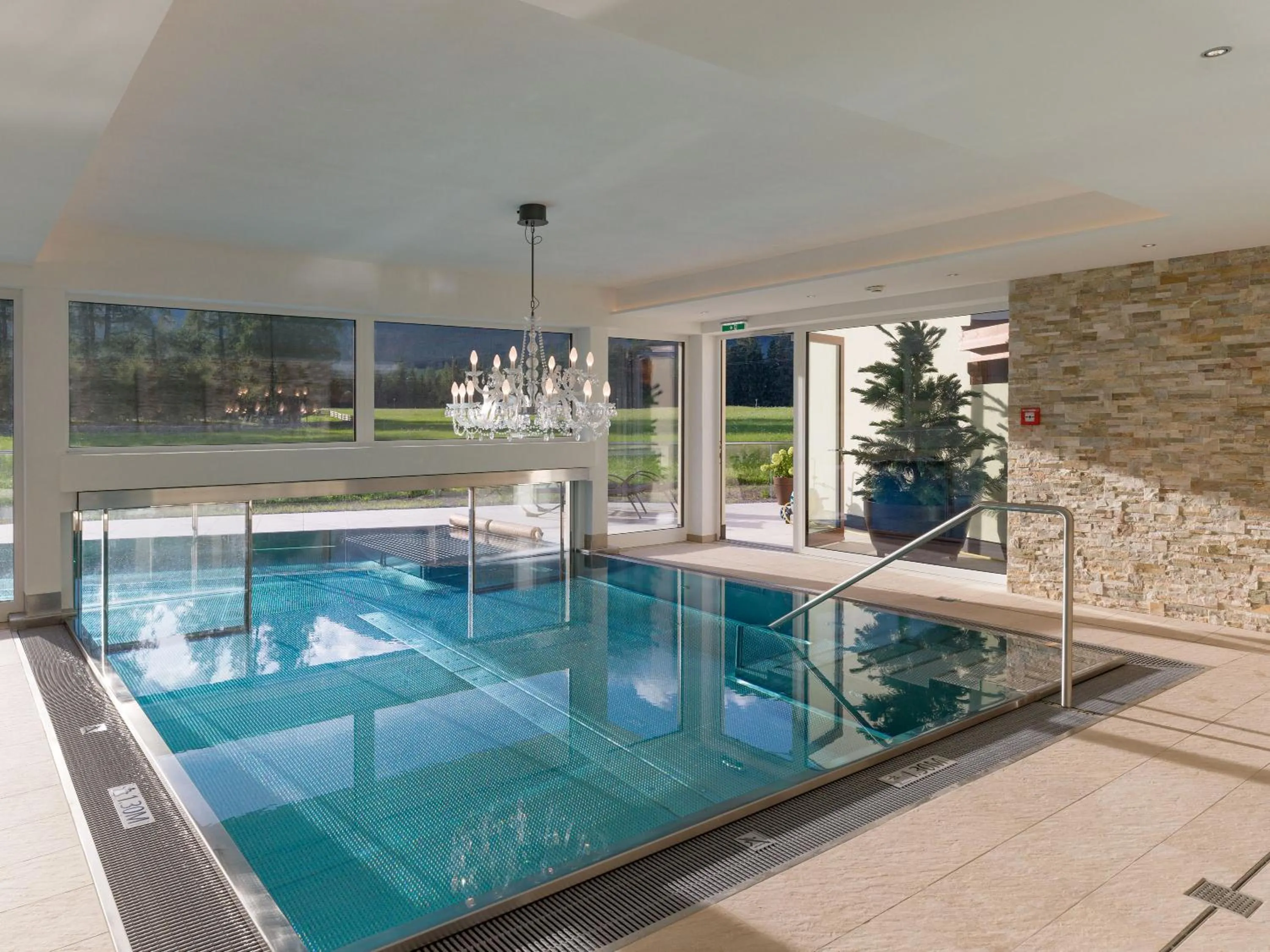 Swimming pool in Alpenhotel Karwendel -Adults only-