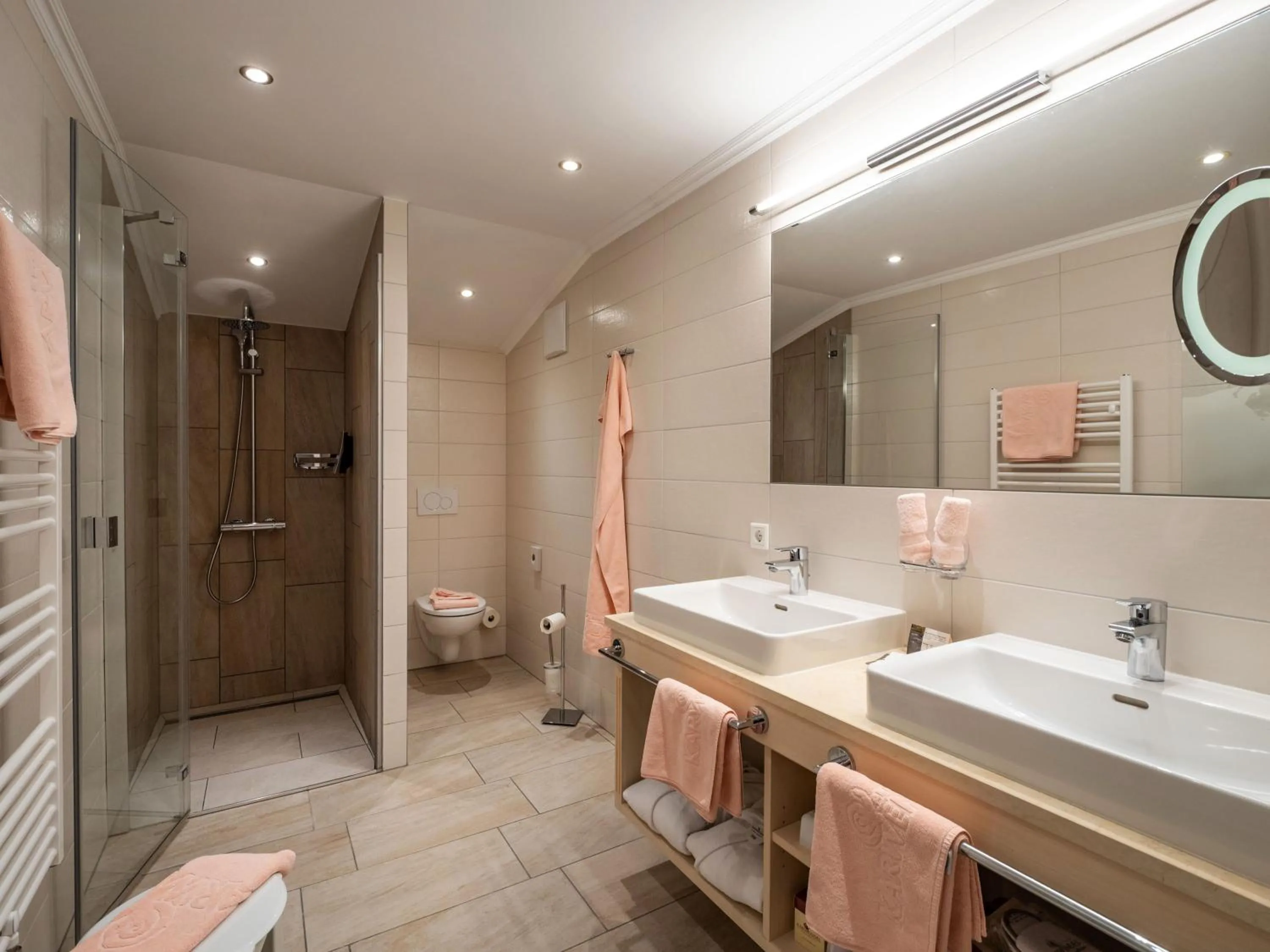 Bathroom in Alpenhotel Karwendel -Adults only-