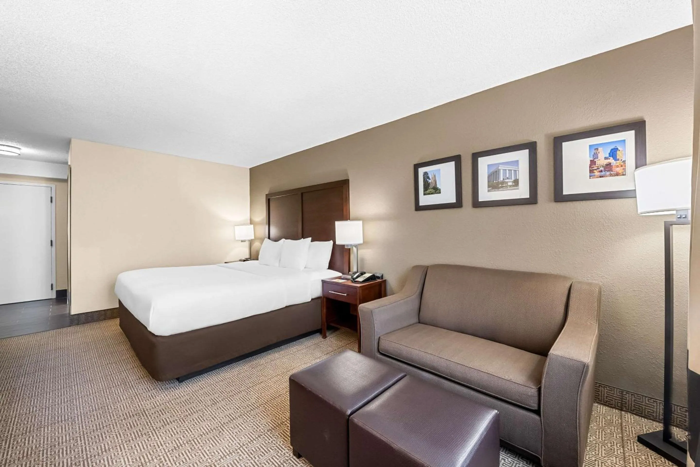 Bedroom, Bed in Comfort Inn & Suites Durham near Duke University