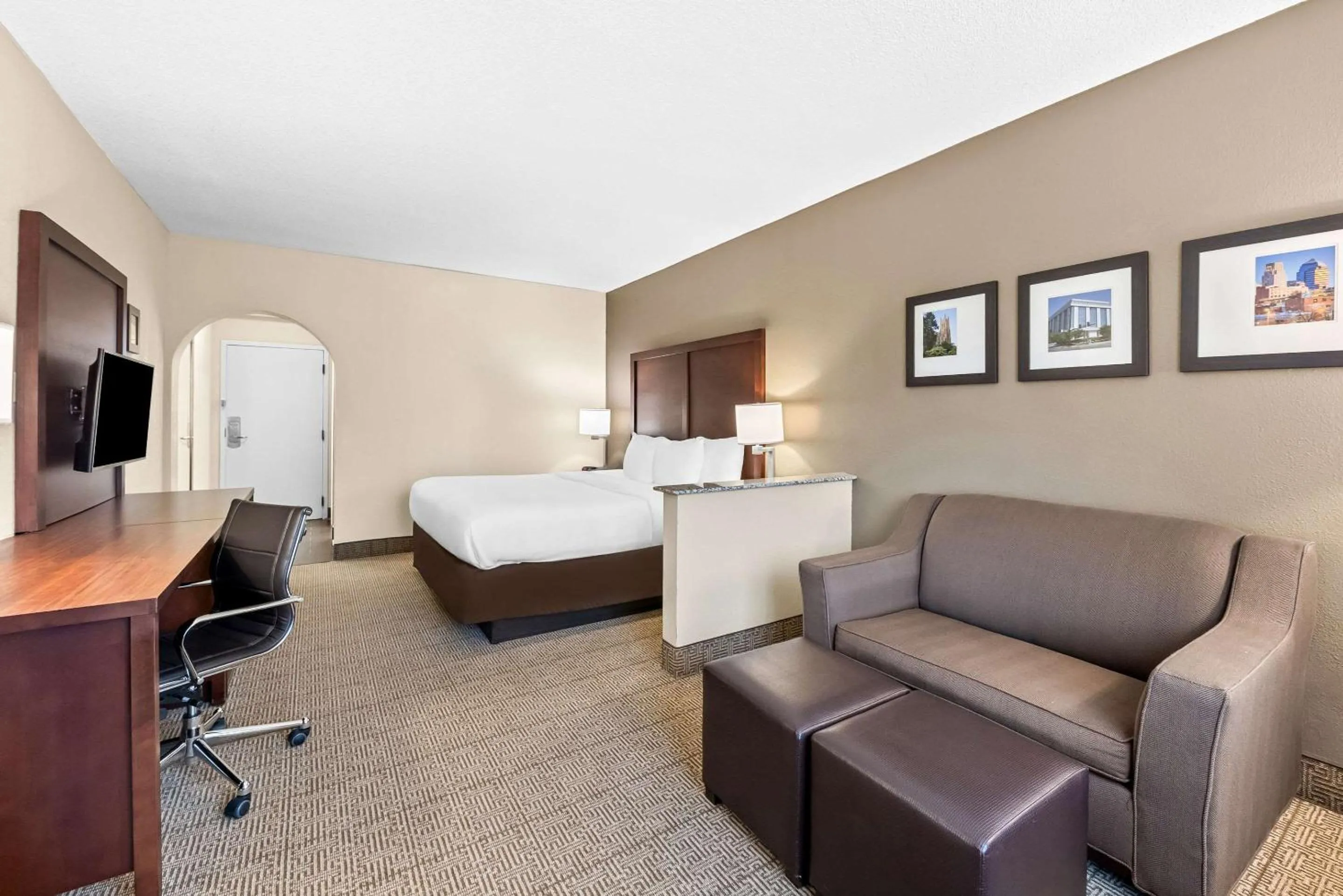 Bedroom, Bed in Comfort Inn & Suites Durham near Duke University