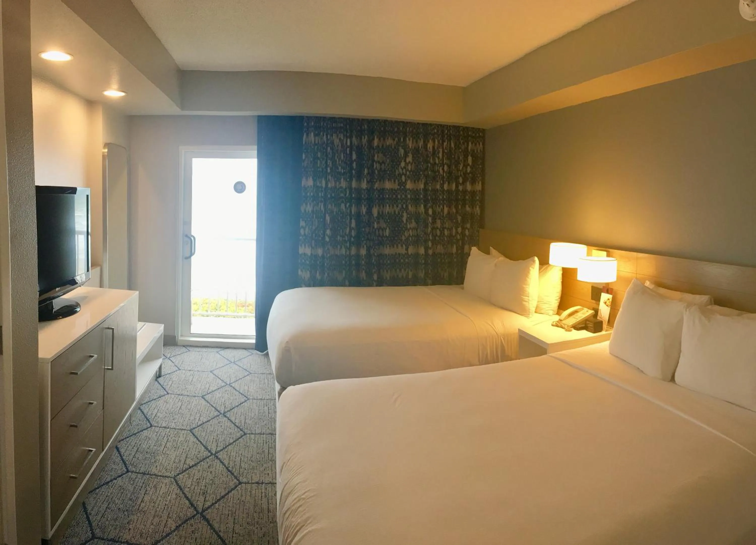 TV and multimedia, Bed in DoubleTree Suites by Hilton Melbourne Beach Oceanfront