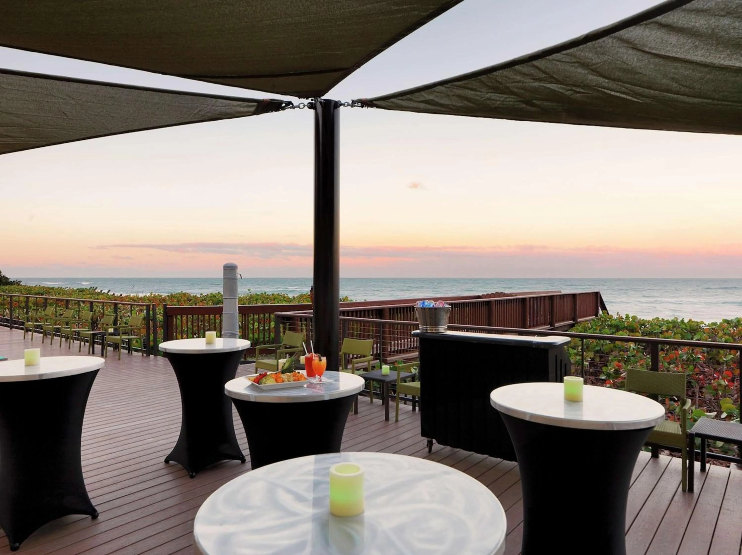 Restaurant/places to eat in DoubleTree Suites by Hilton Melbourne Beach Oceanfront