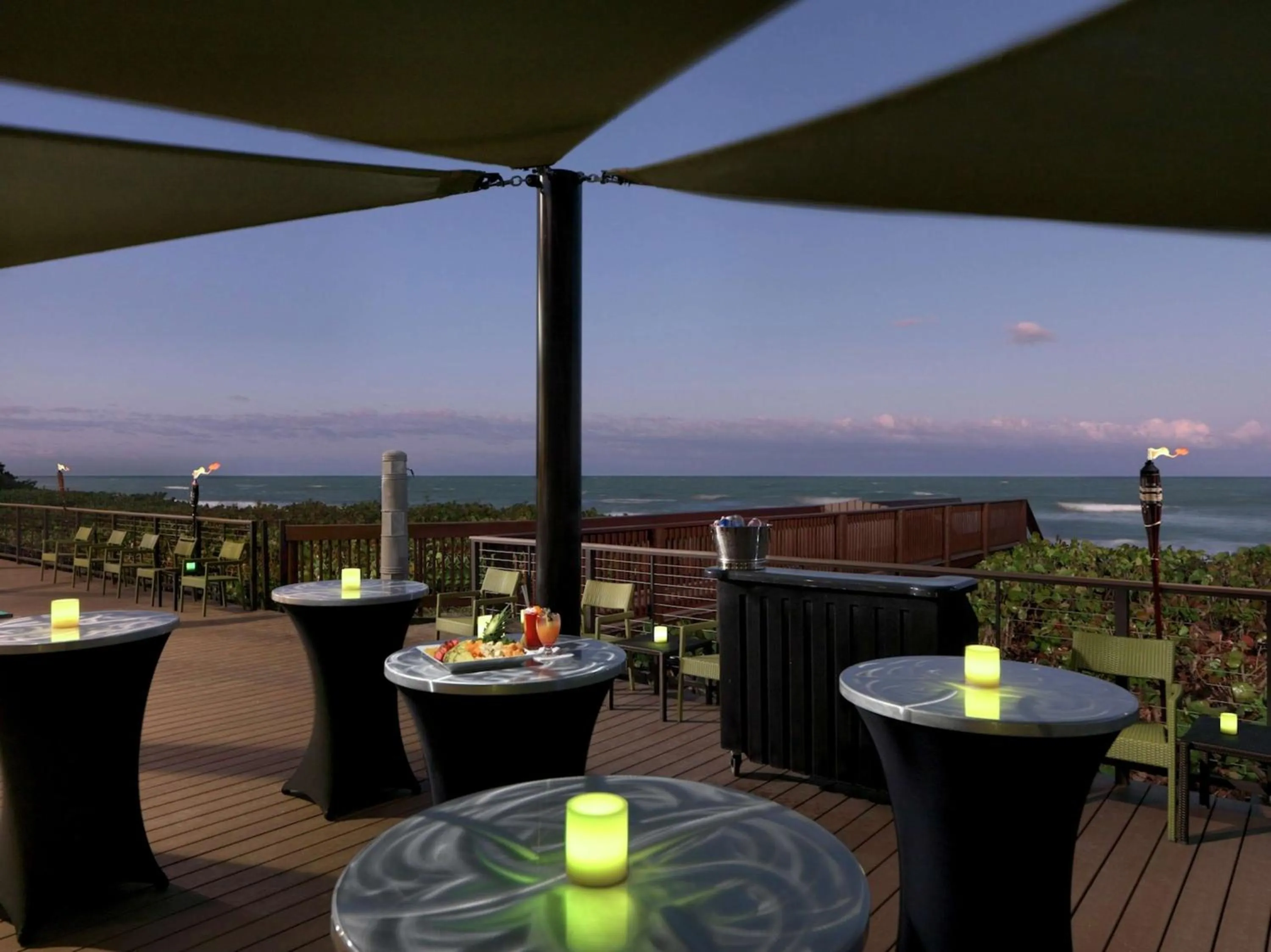 Restaurant/places to eat in DoubleTree Suites by Hilton Melbourne Beach Oceanfront