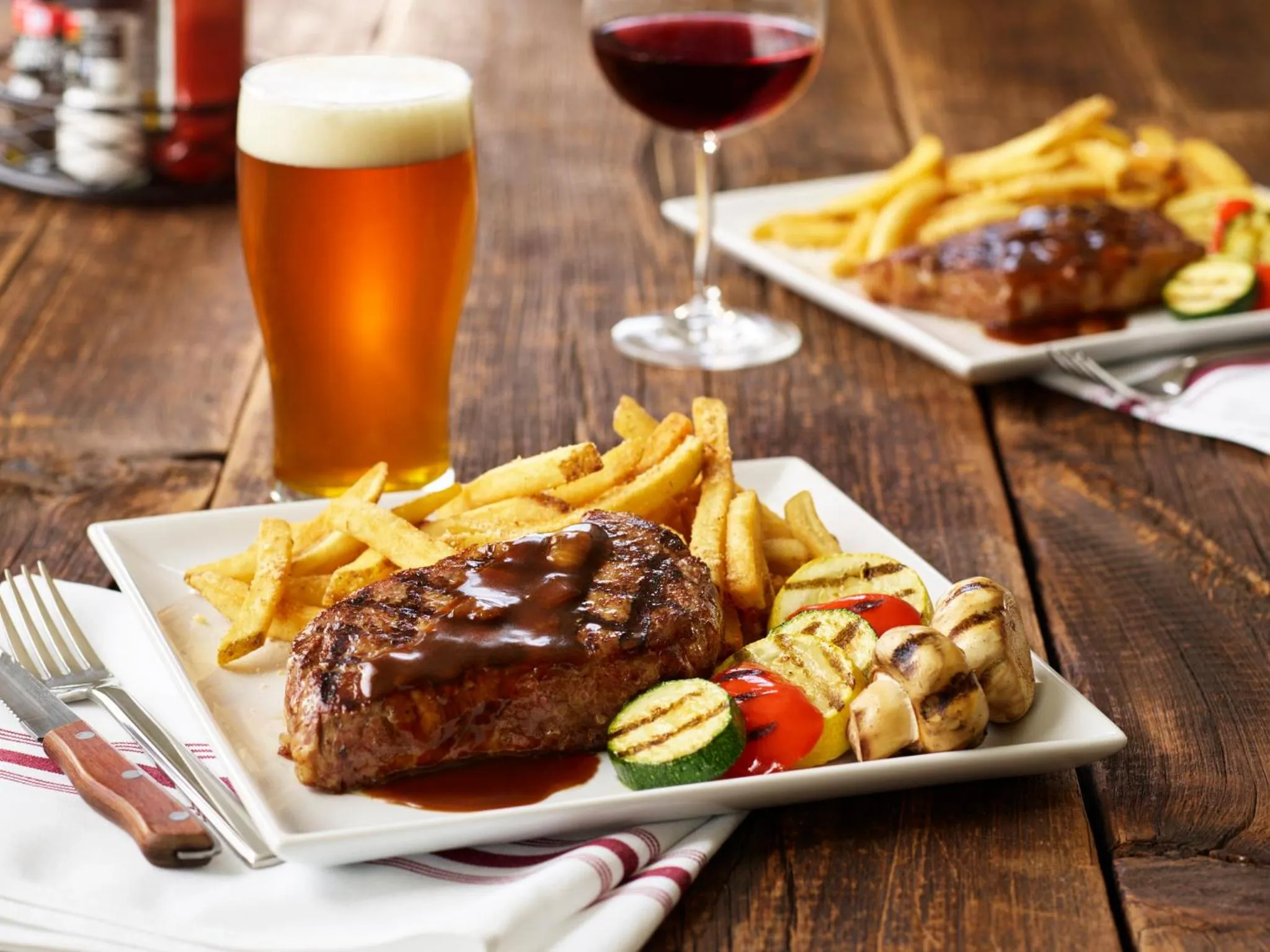 Restaurant/places to eat in Holiday Inn & Suites Oakville at Bronte by IHG