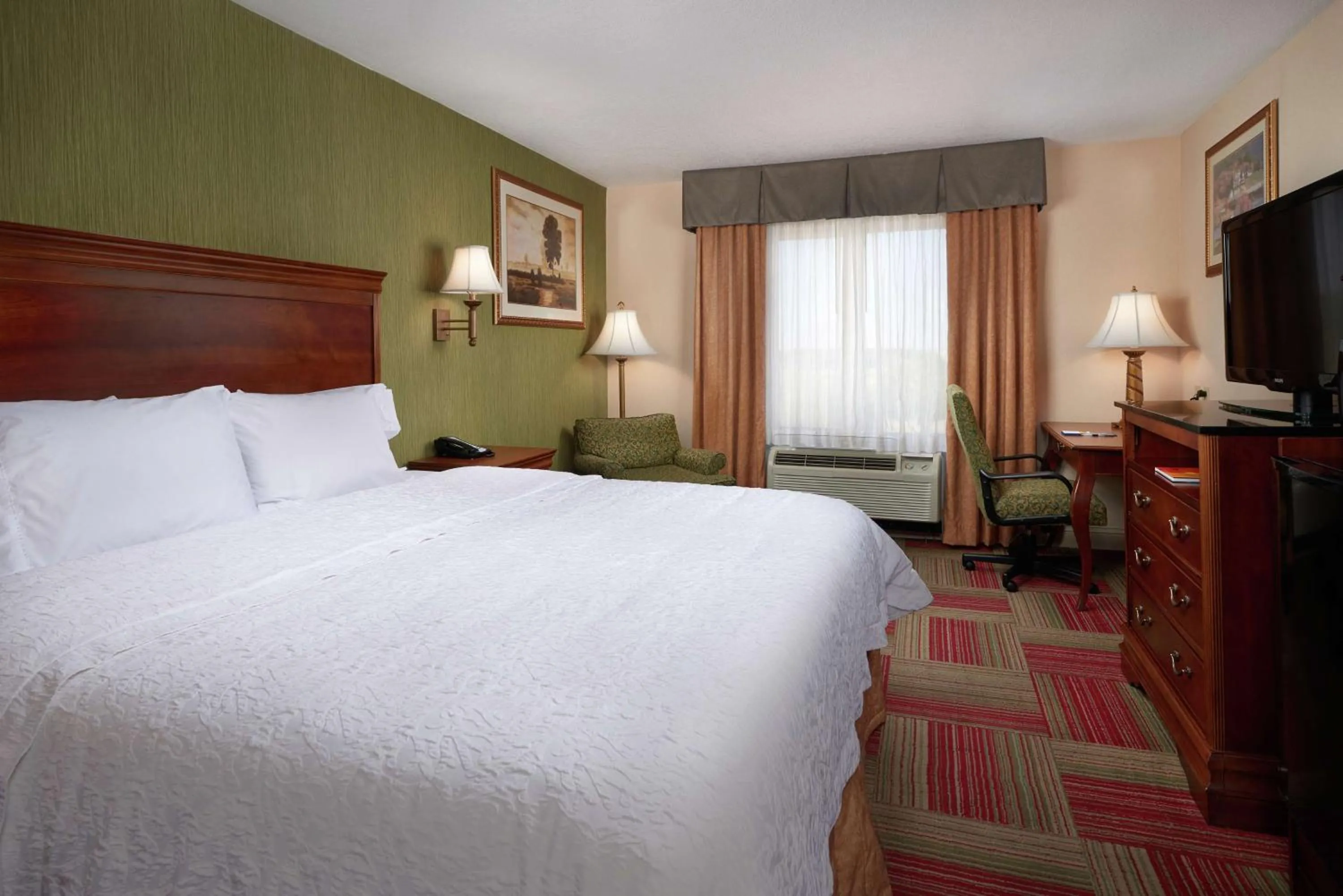 Bedroom, Bed in Hampton Inn & Suites Roswell