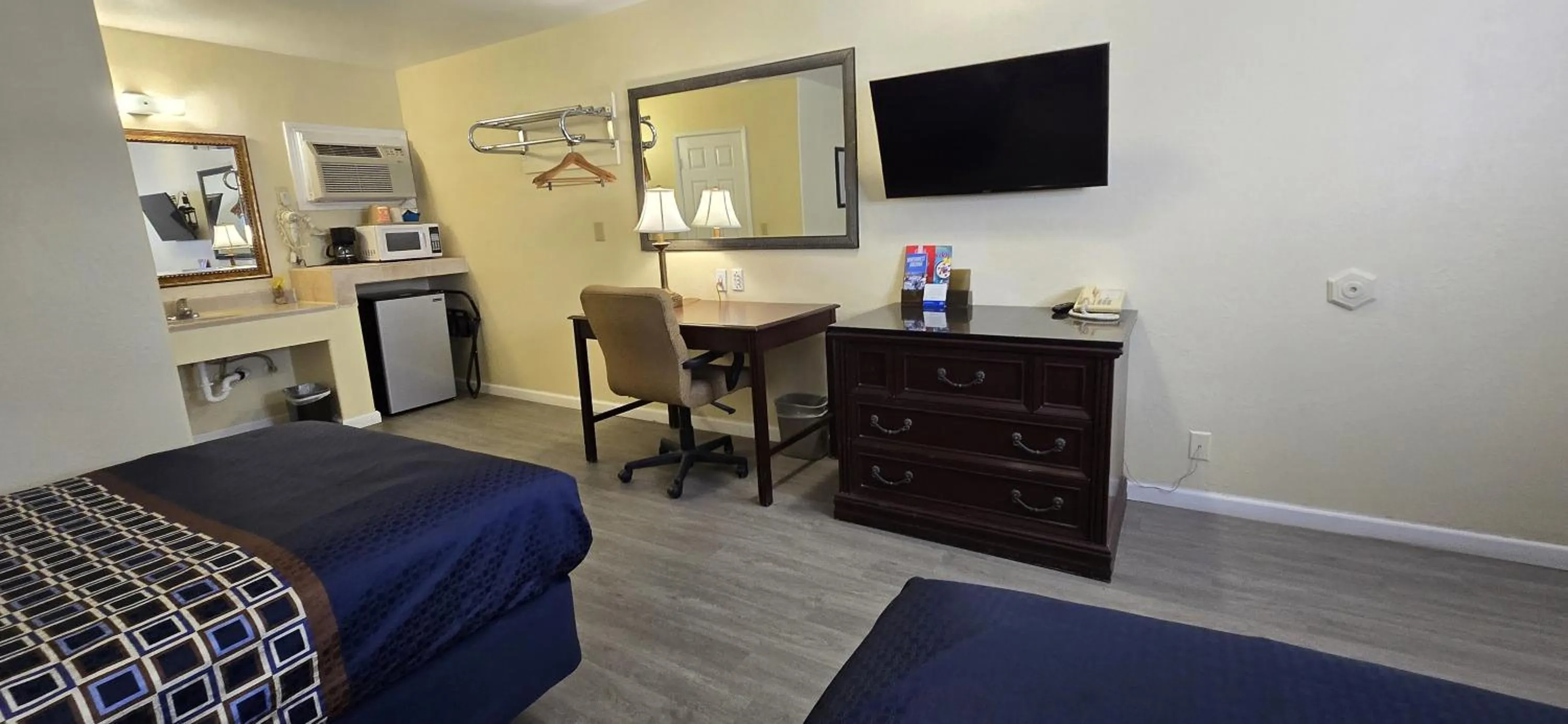 Bed in Rodeway Inn & Suites Blythe I-10