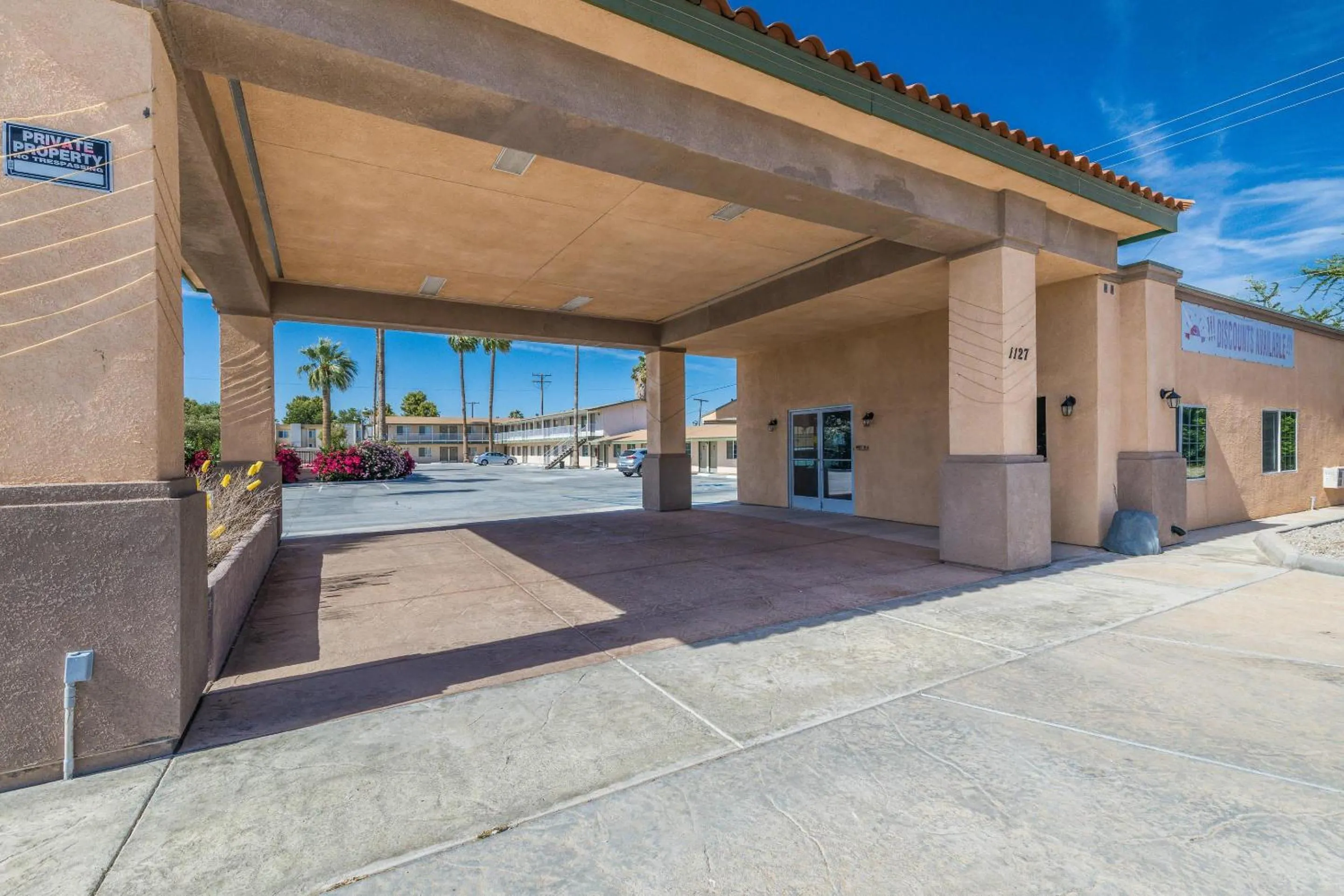 Property building in Rodeway Inn & Suites Blythe I-10
