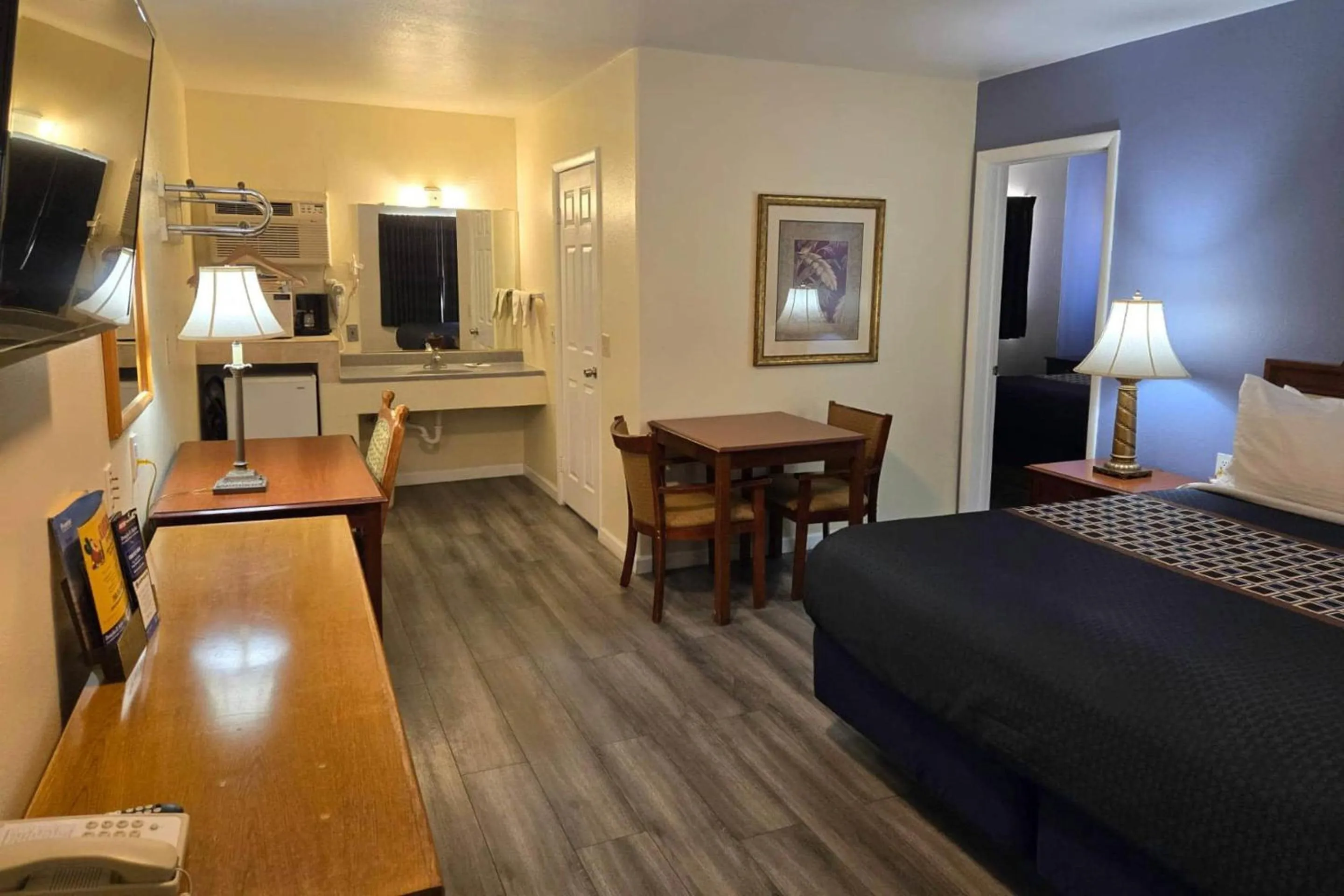 Bedroom, Bed in Rodeway Inn & Suites Blythe I-10