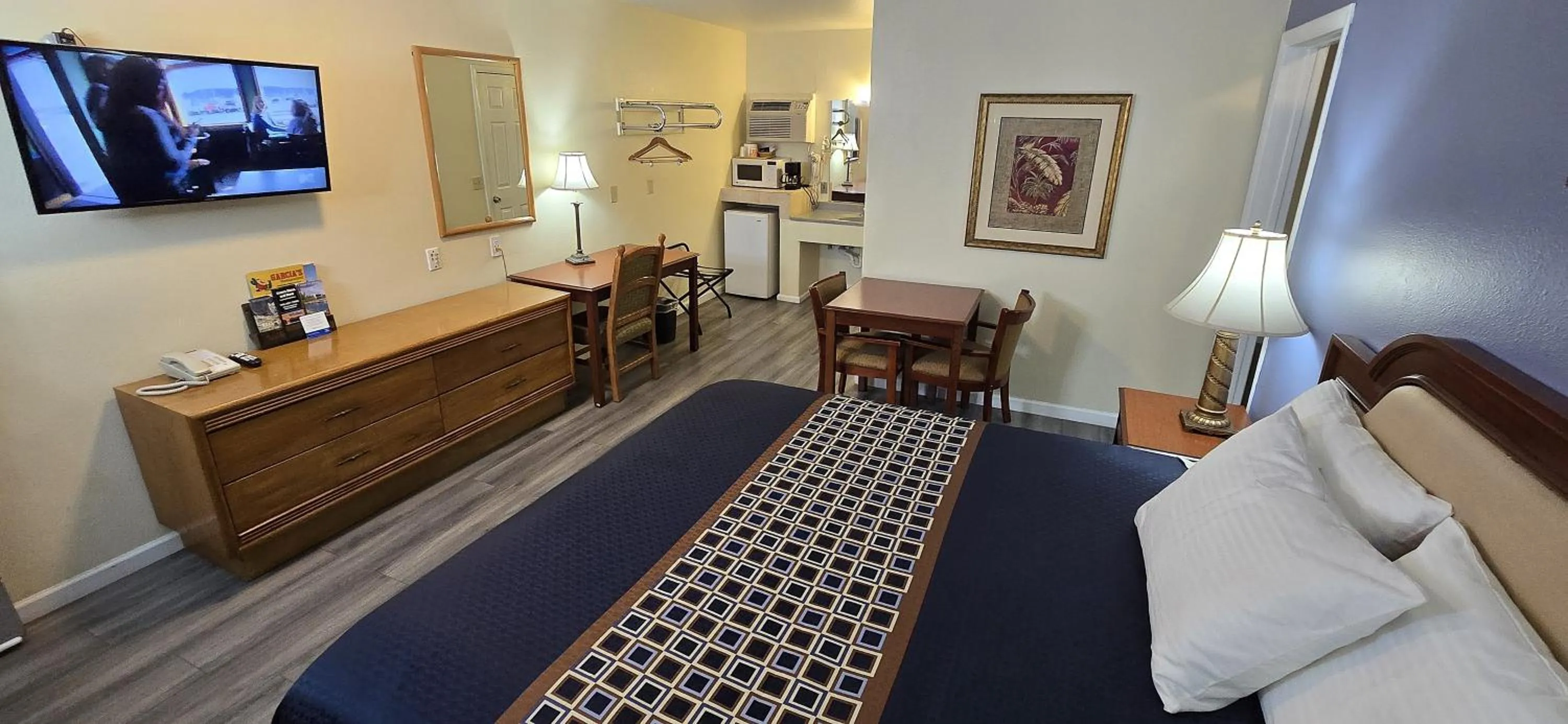 Bed in Rodeway Inn & Suites Blythe I-10