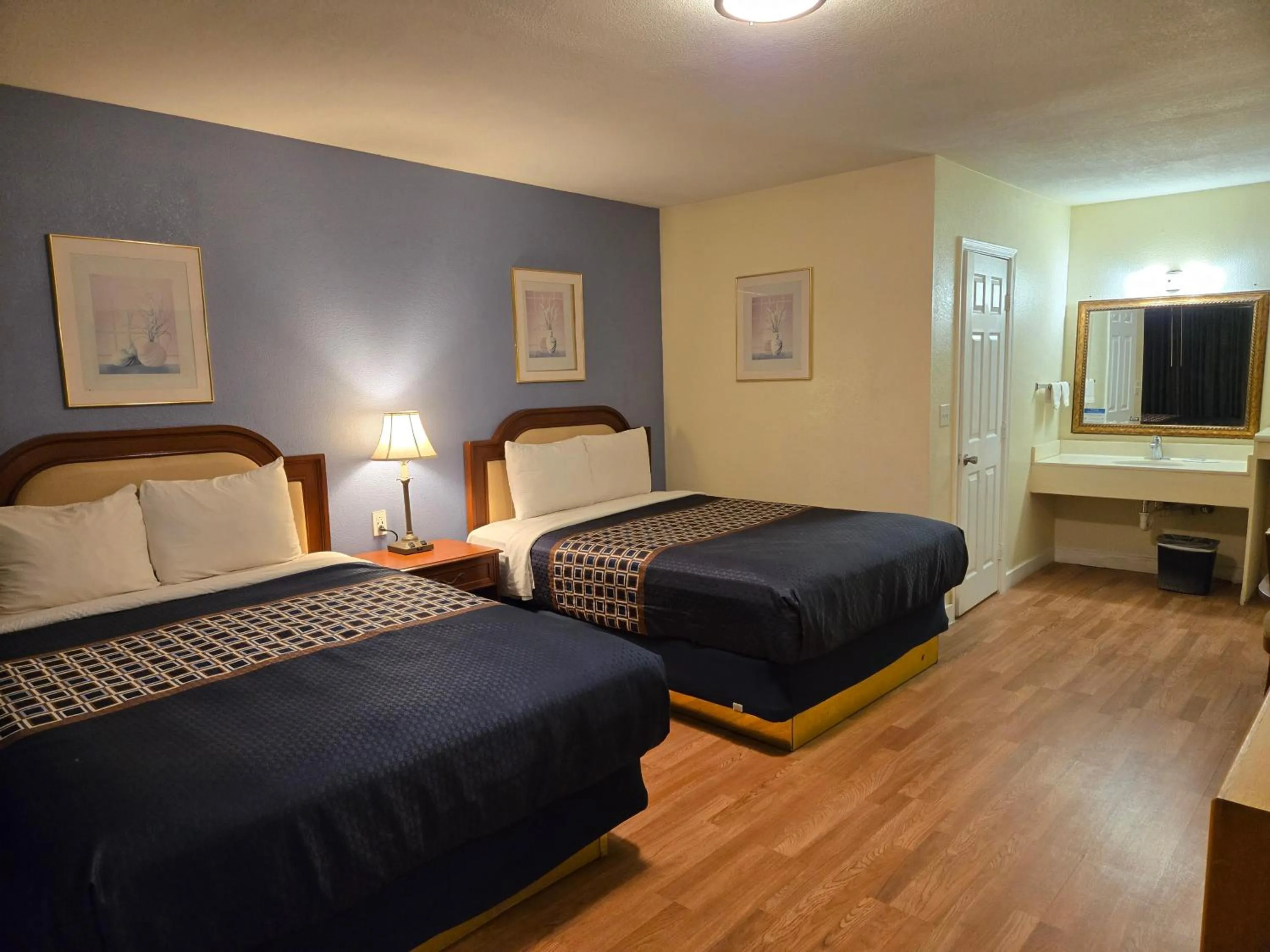 Bed in Rodeway Inn & Suites Blythe I-10