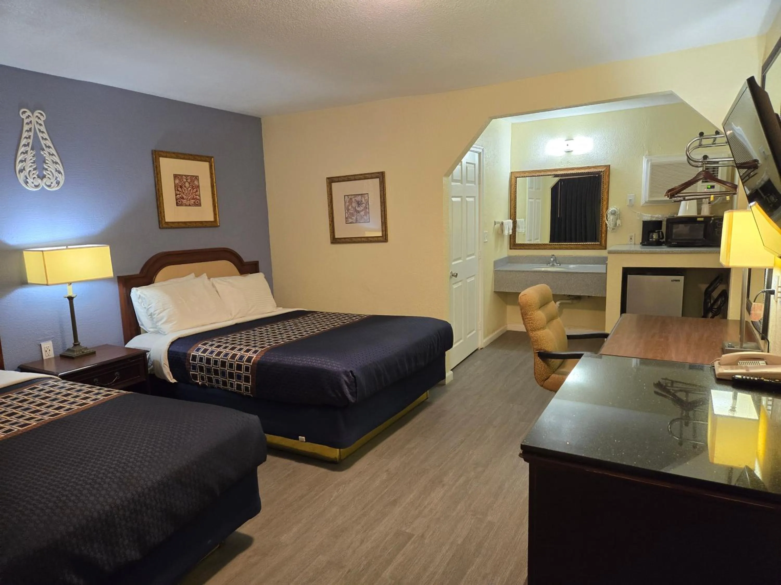 Bed in Rodeway Inn & Suites Blythe I-10