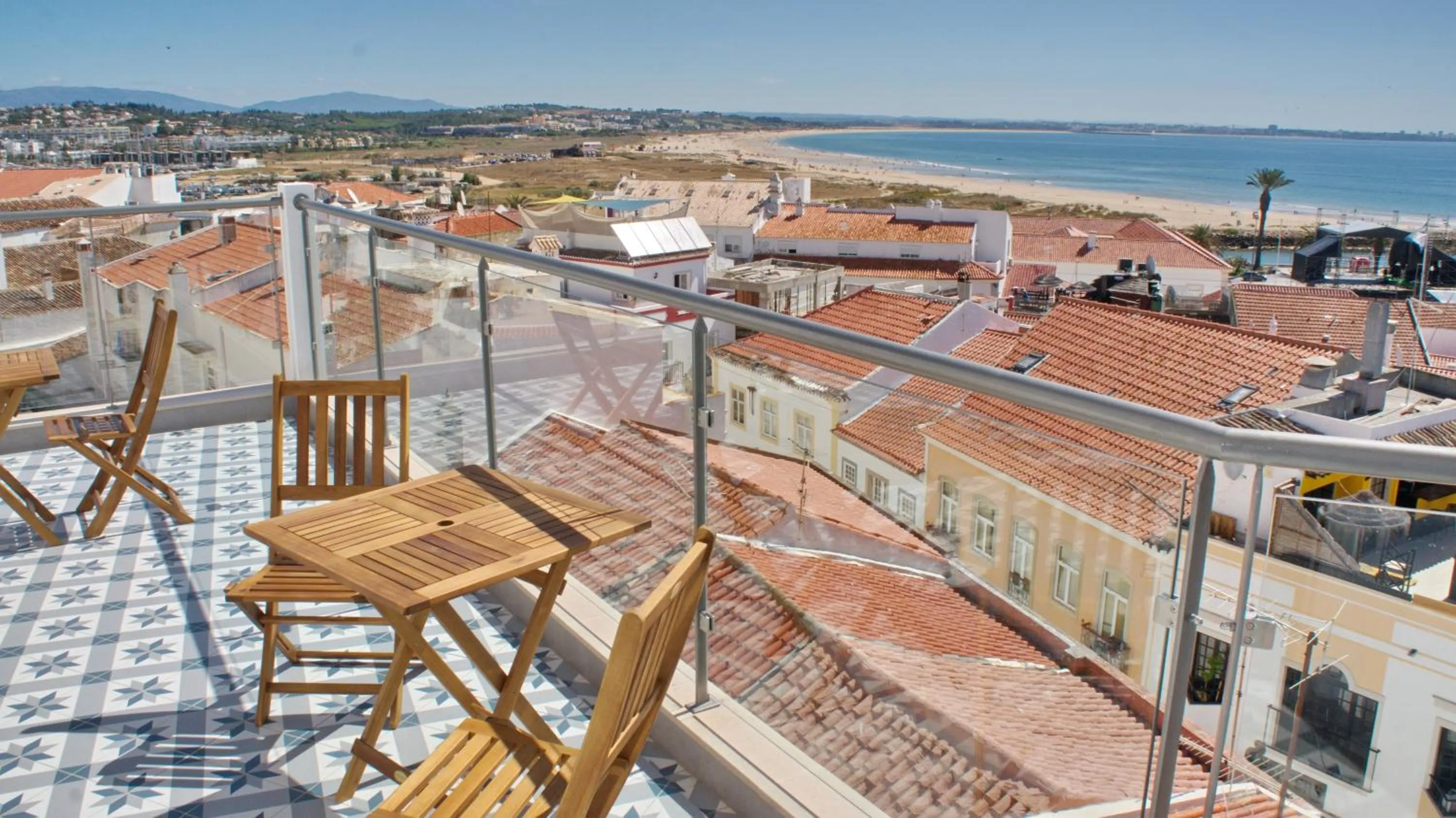 Topcity Hostel & Suites