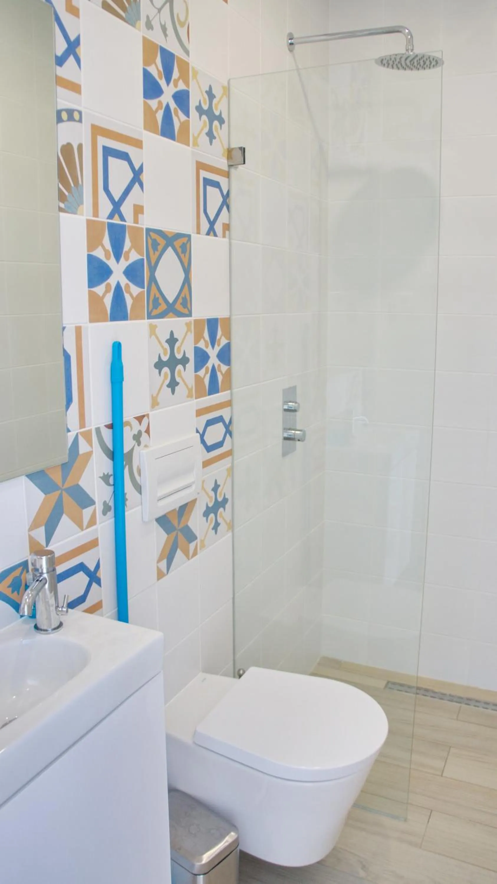 Topcity Hostel & Suites