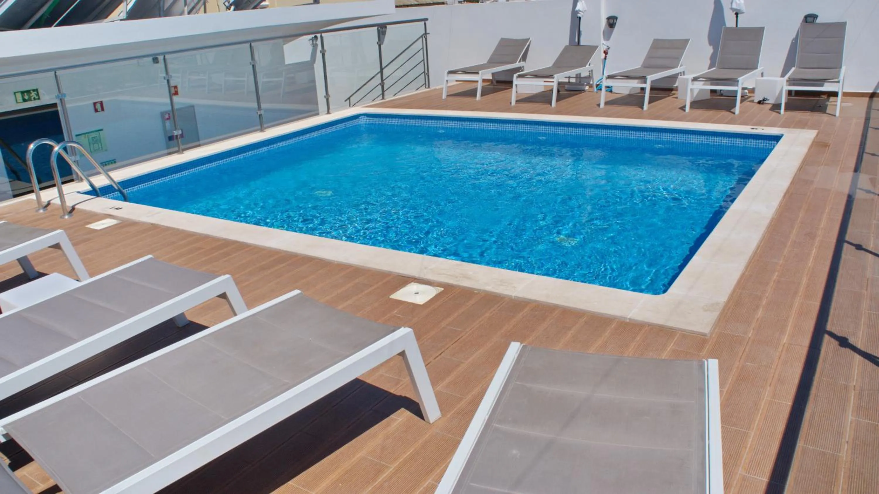 Topcity Hostel & Suites