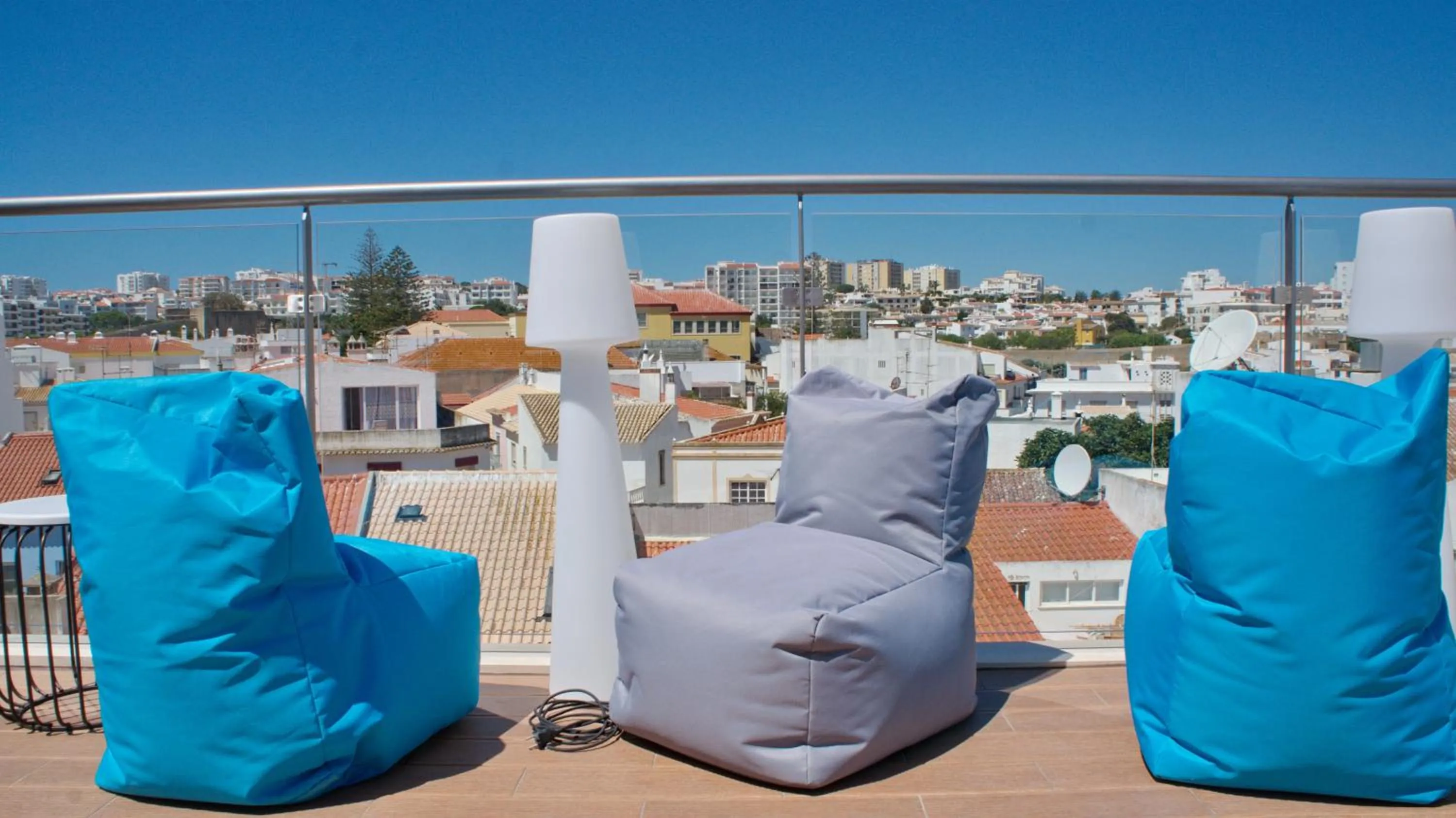 Area and facilities in Topcity Hostel & Suites