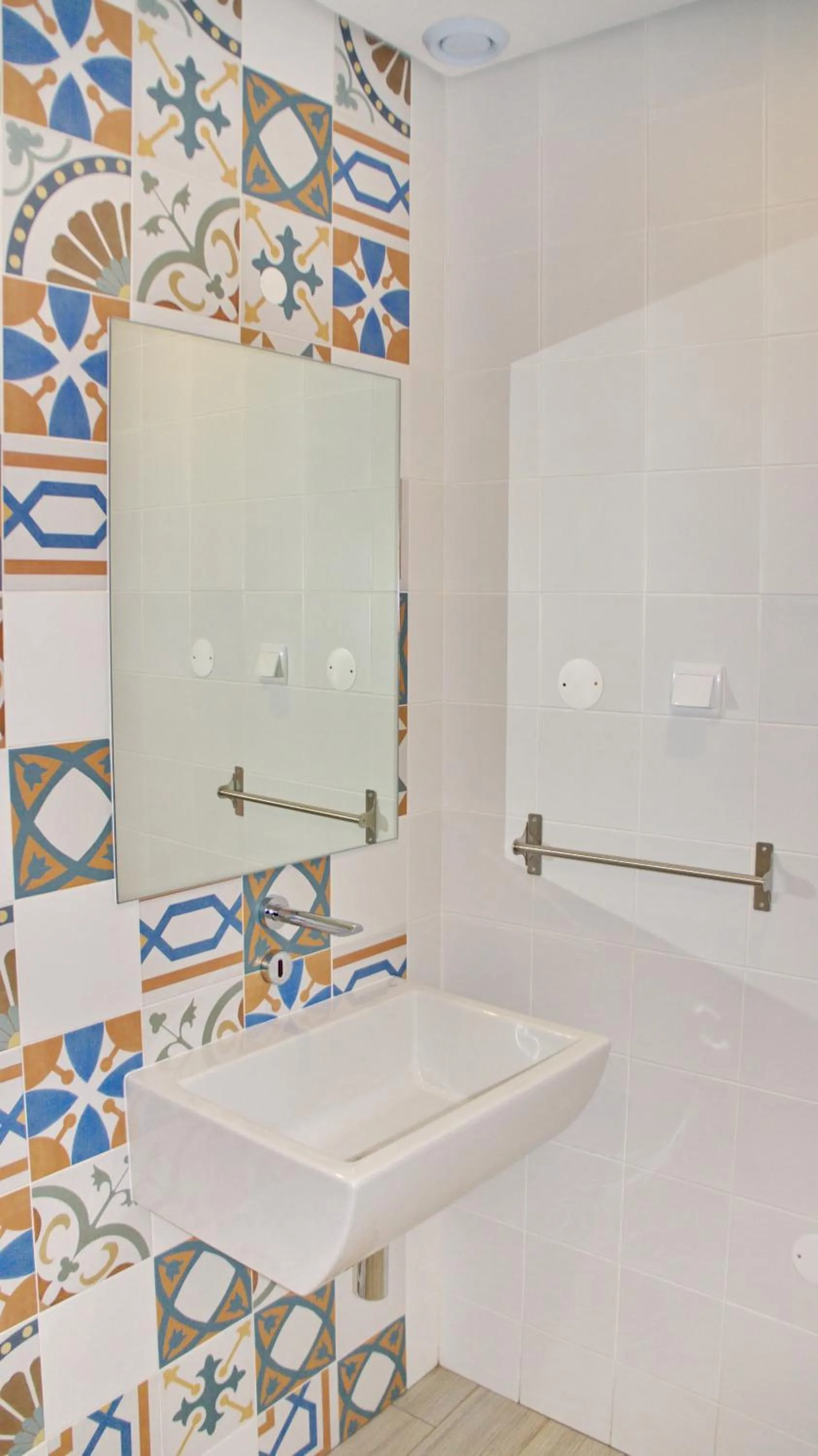 Topcity Hostel & Suites