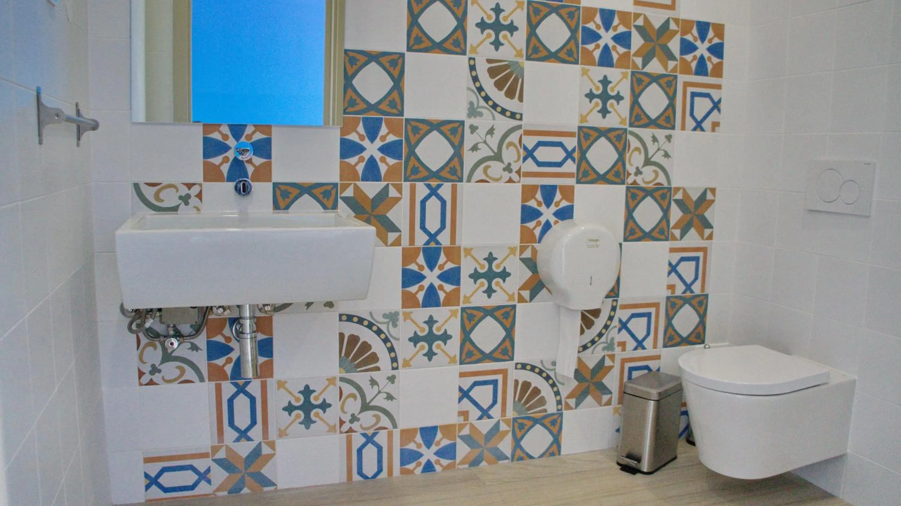 Topcity Hostel & Suites