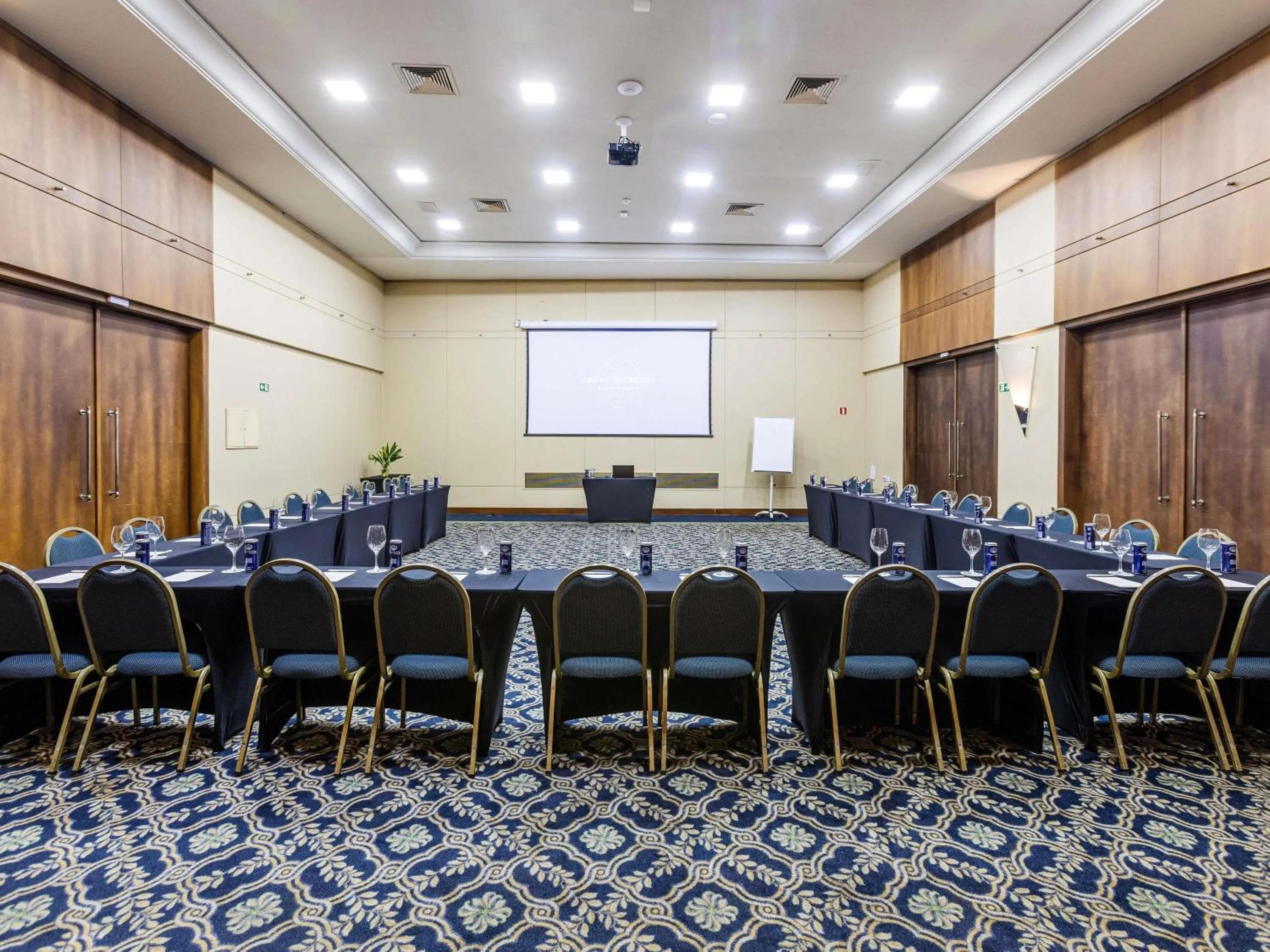Meeting/conference room in Grand Mercure Curitiba Rayon