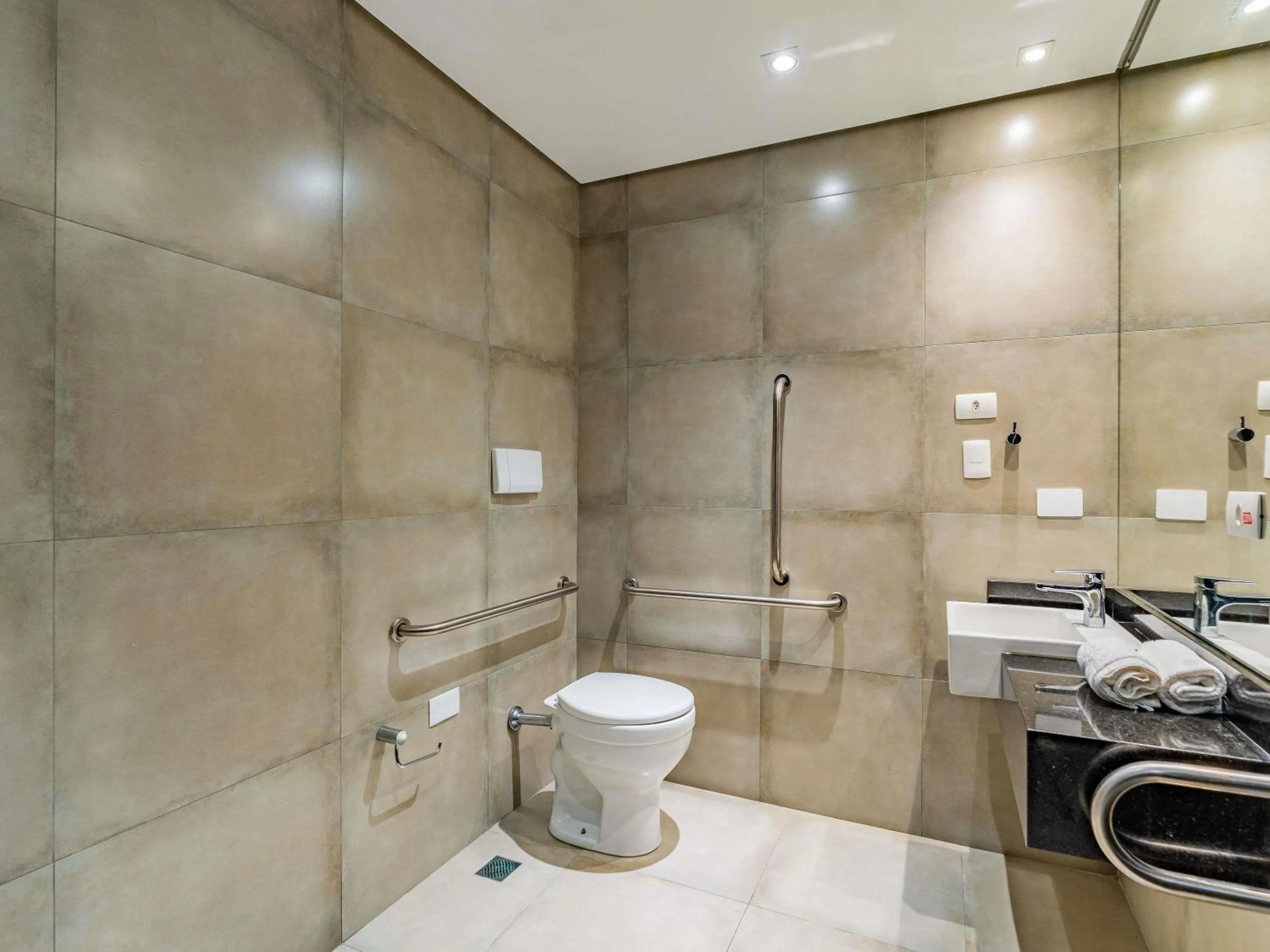 Bedroom in Grand Mercure Curitiba Rayon