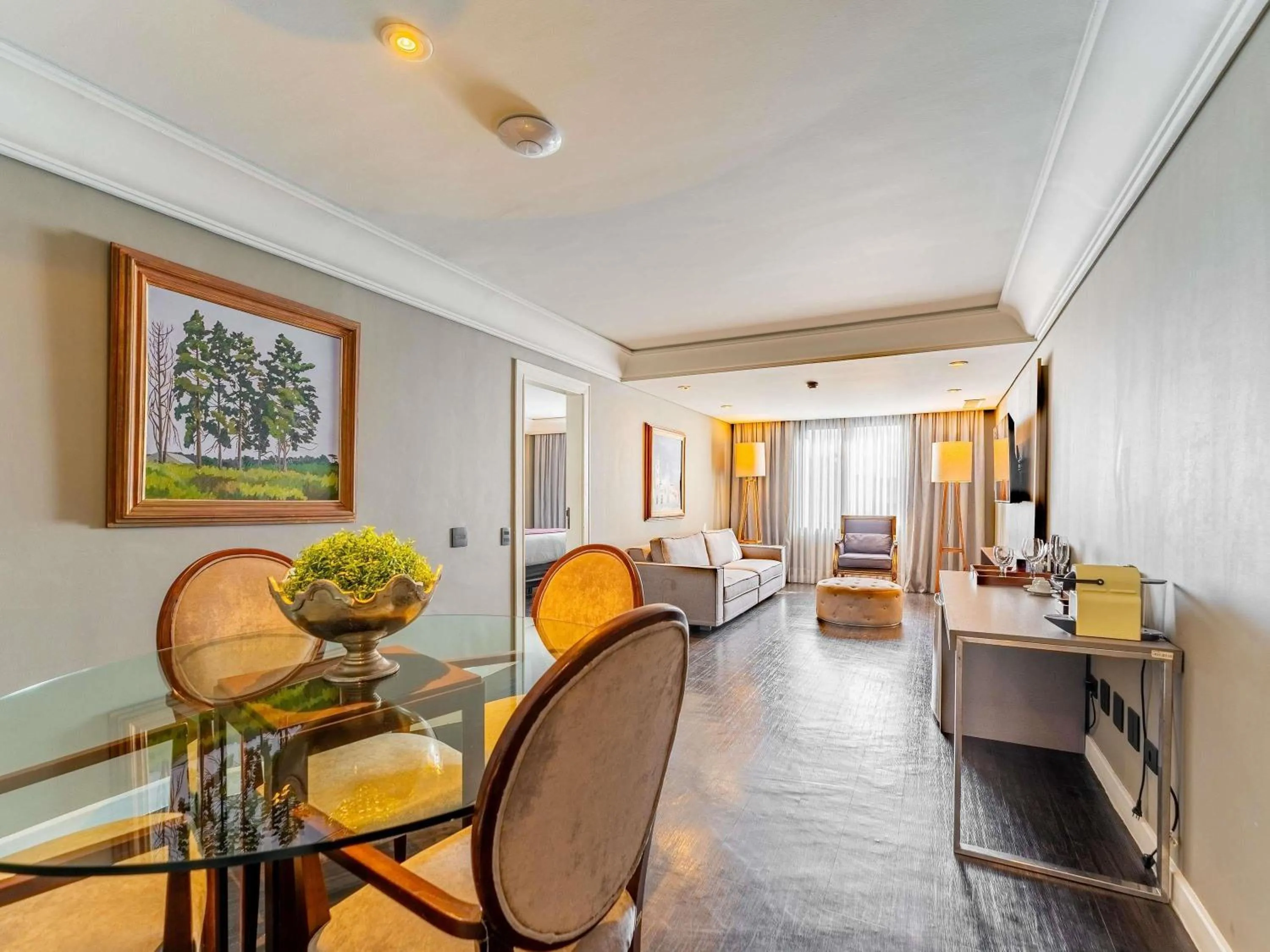 Photo of the whole room in Grand Mercure Curitiba Rayon