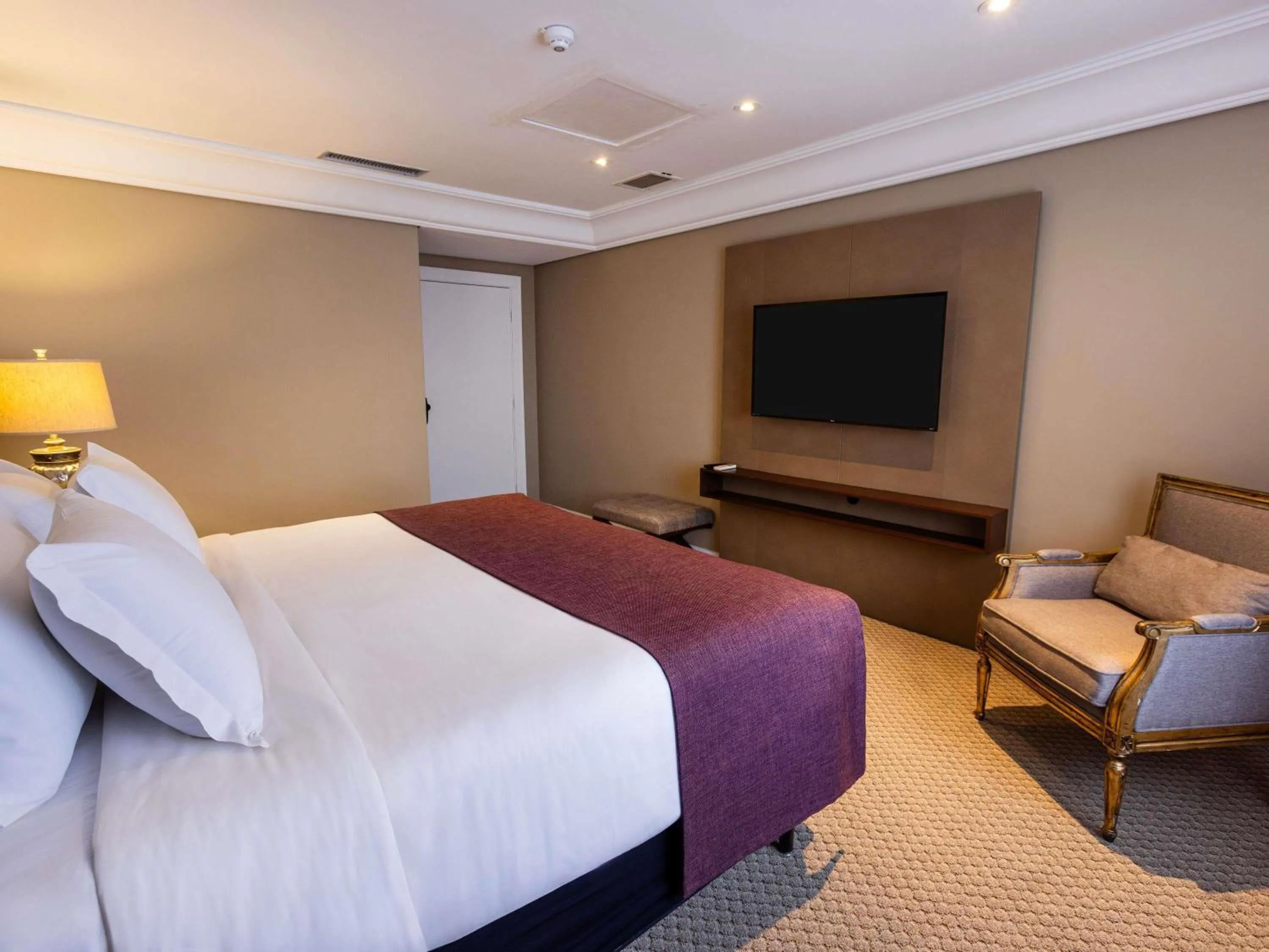Bedroom, Bed in Grand Mercure Curitiba Rayon