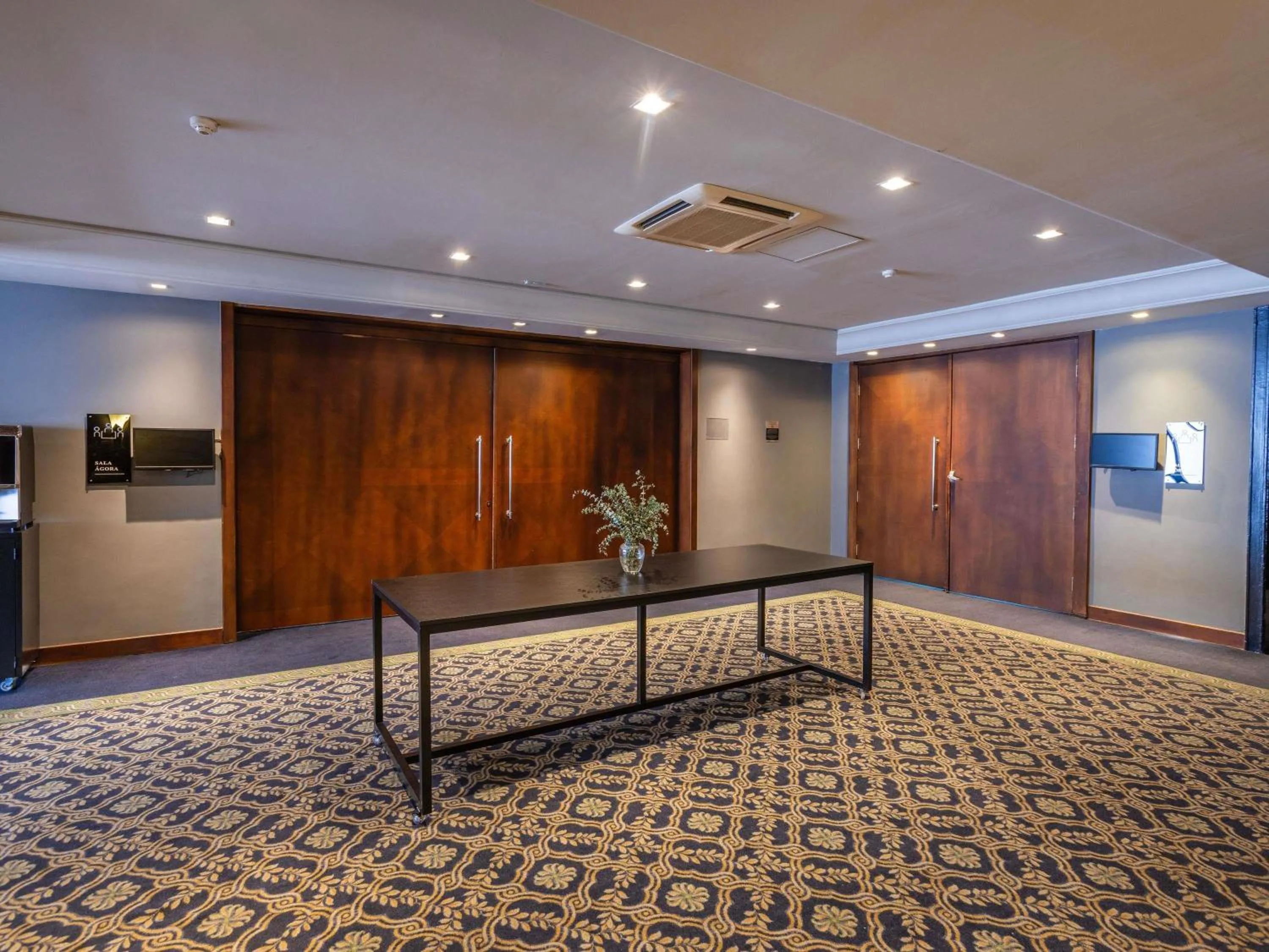 Meeting/conference room in Grand Mercure Curitiba Rayon