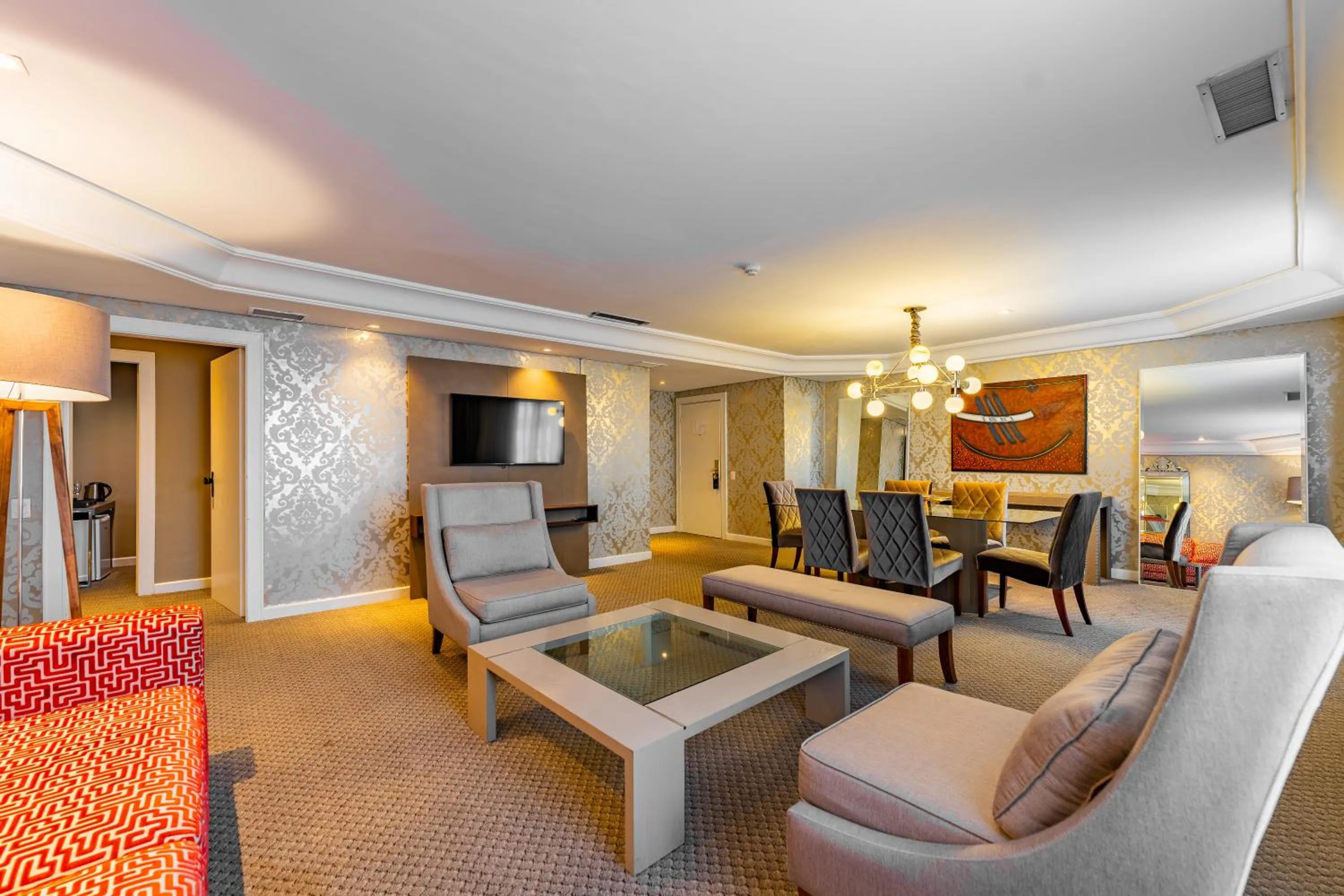 TV and multimedia in Grand Mercure Curitiba Rayon