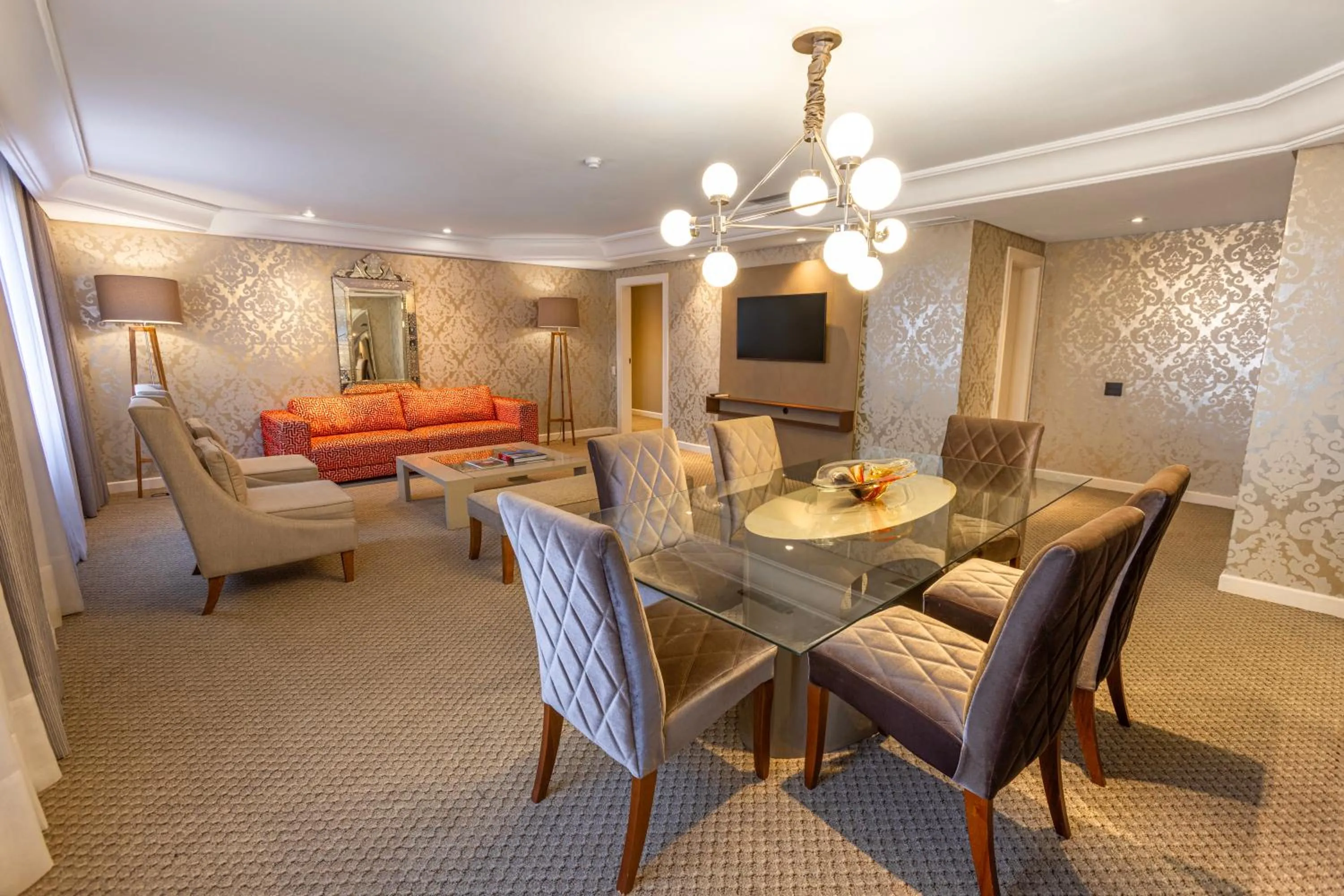 Communal lounge/ TV room in Grand Mercure Curitiba Rayon