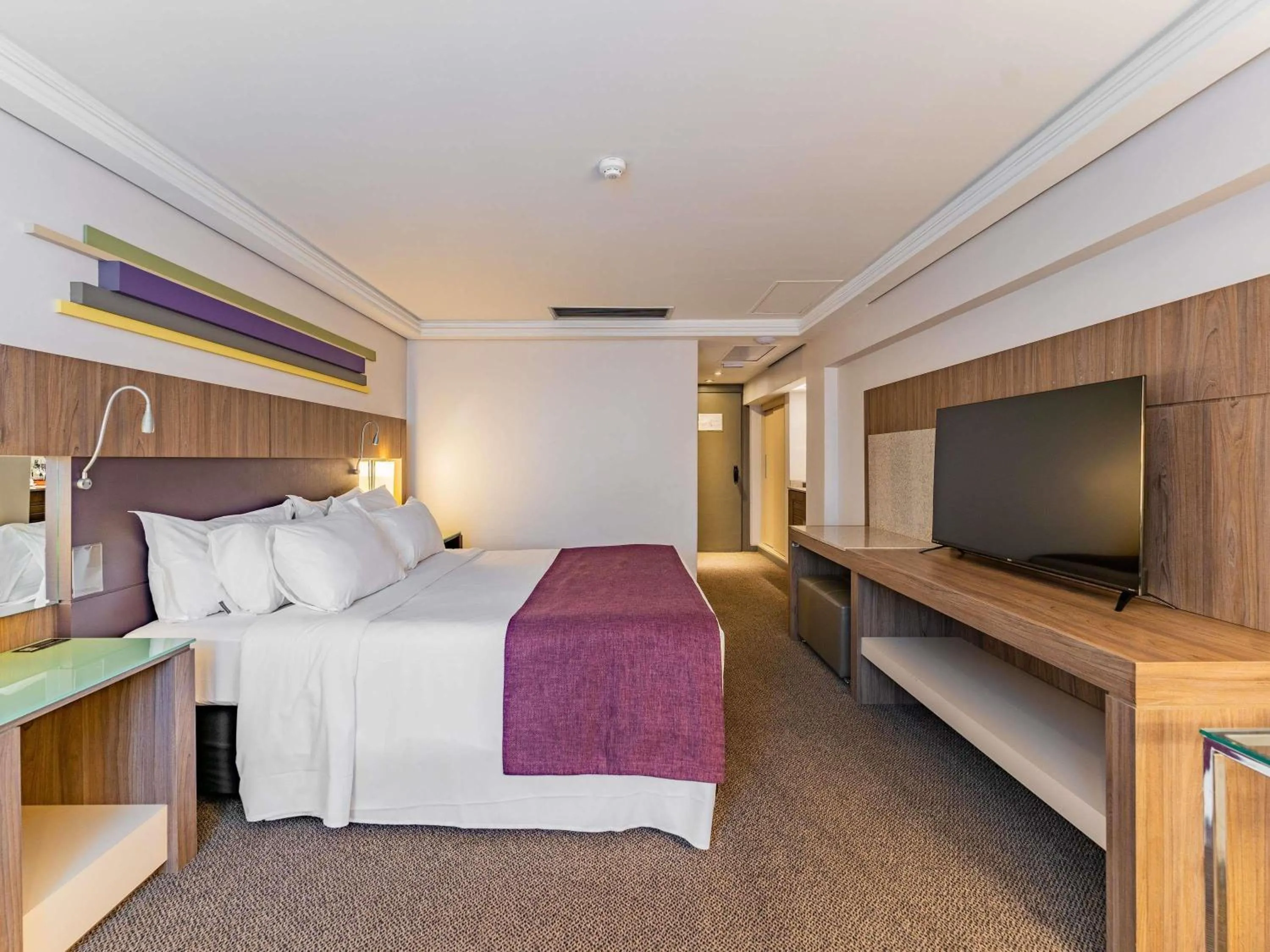 Photo of the whole room, Bed in Grand Mercure Curitiba Rayon