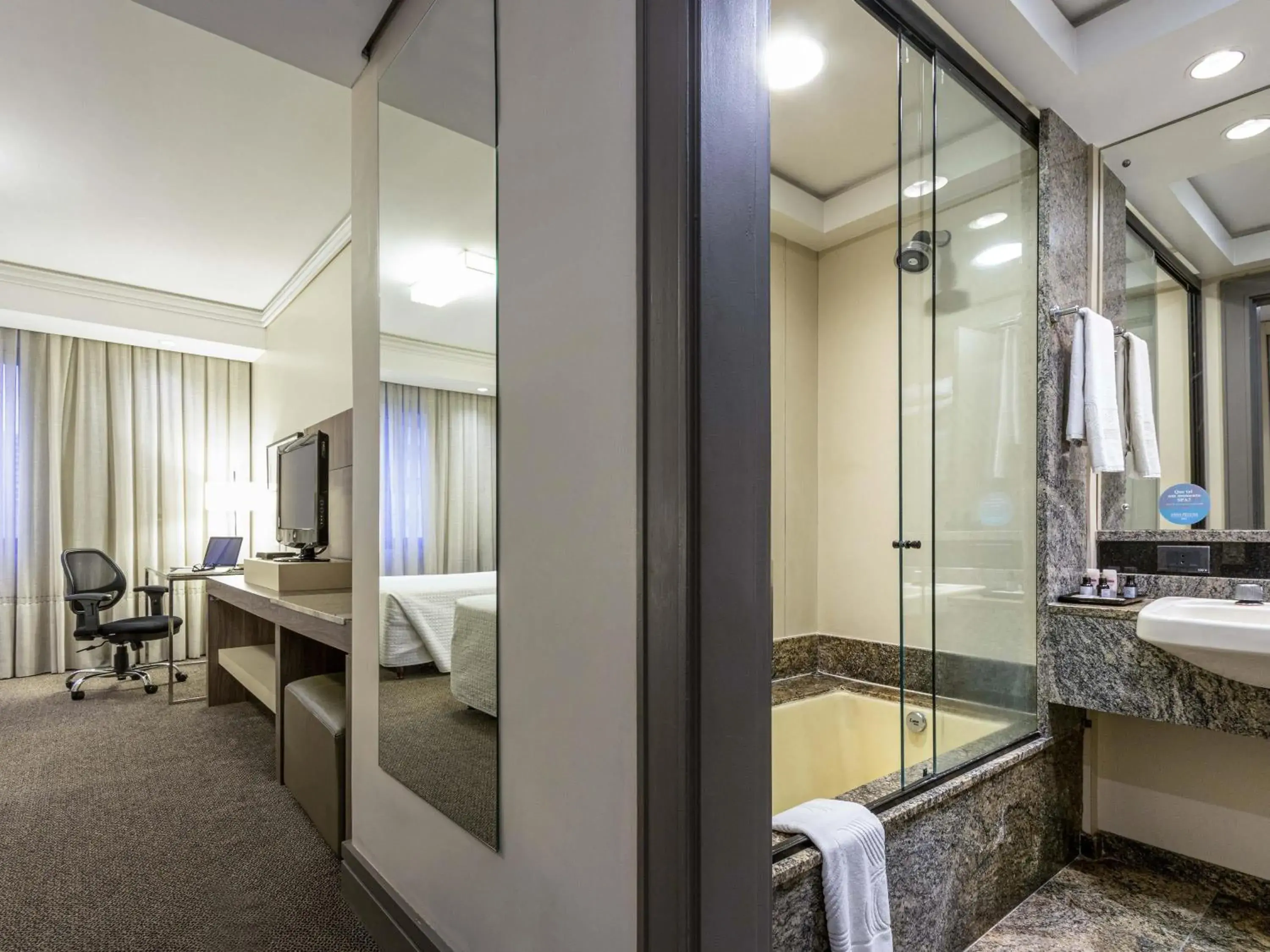 Executive King Suite in Grand Mercure Curitiba Rayon Executive King Suite in Grand Mercure Curitiba Rayon