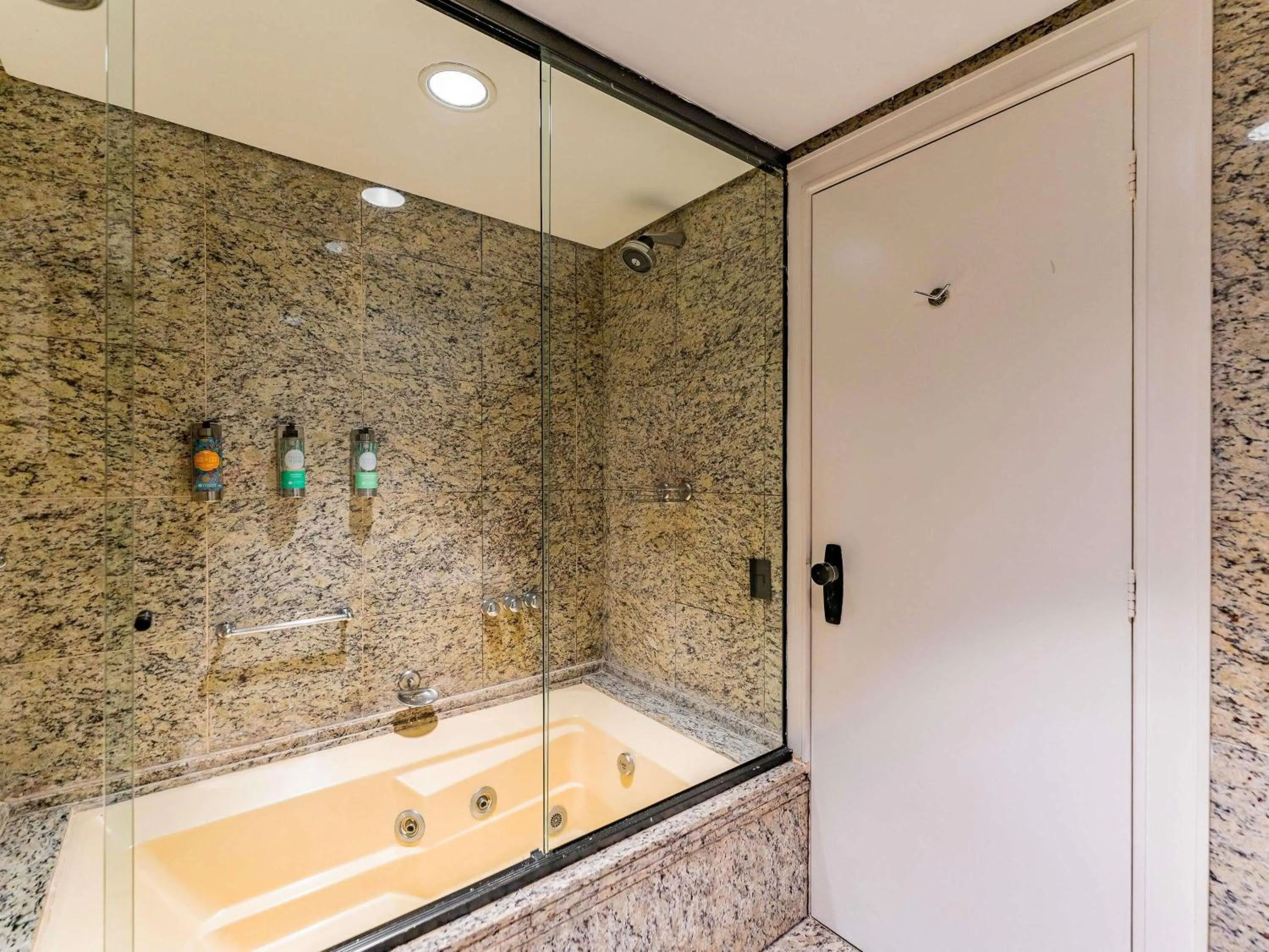 Bedroom in Grand Mercure Curitiba Rayon