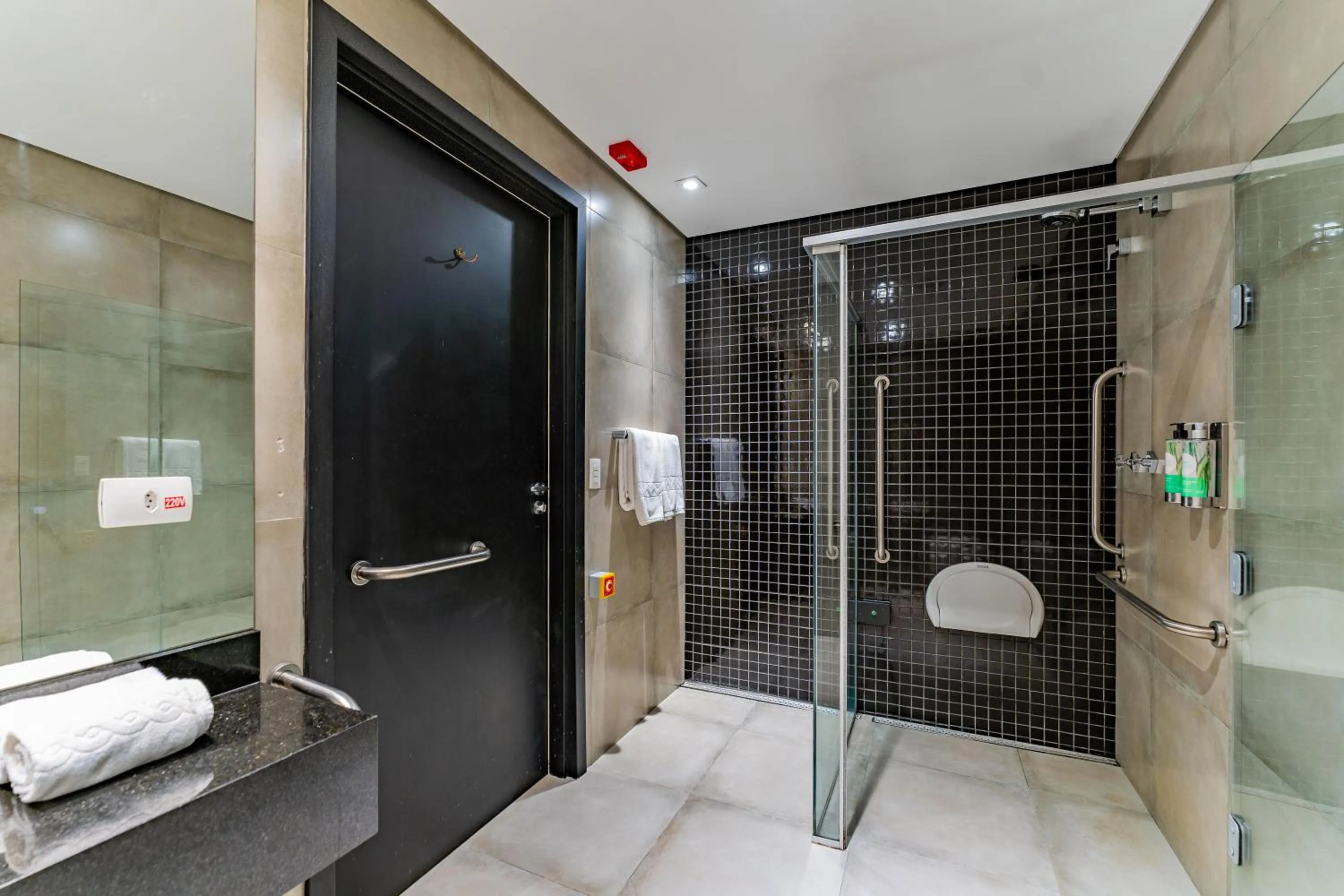 Bathroom in Grand Mercure Curitiba Rayon