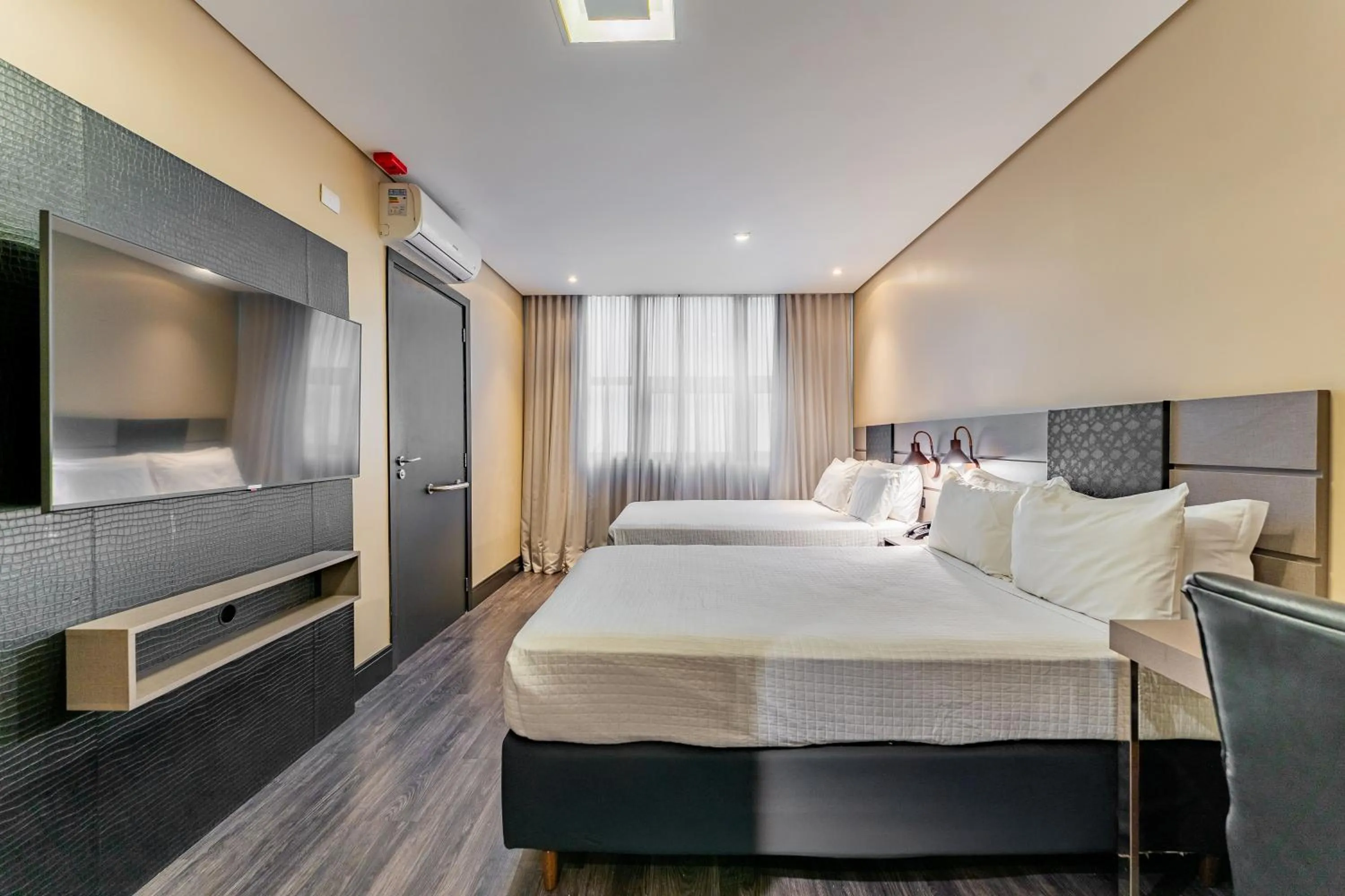 Bed in Grand Mercure Curitiba Rayon