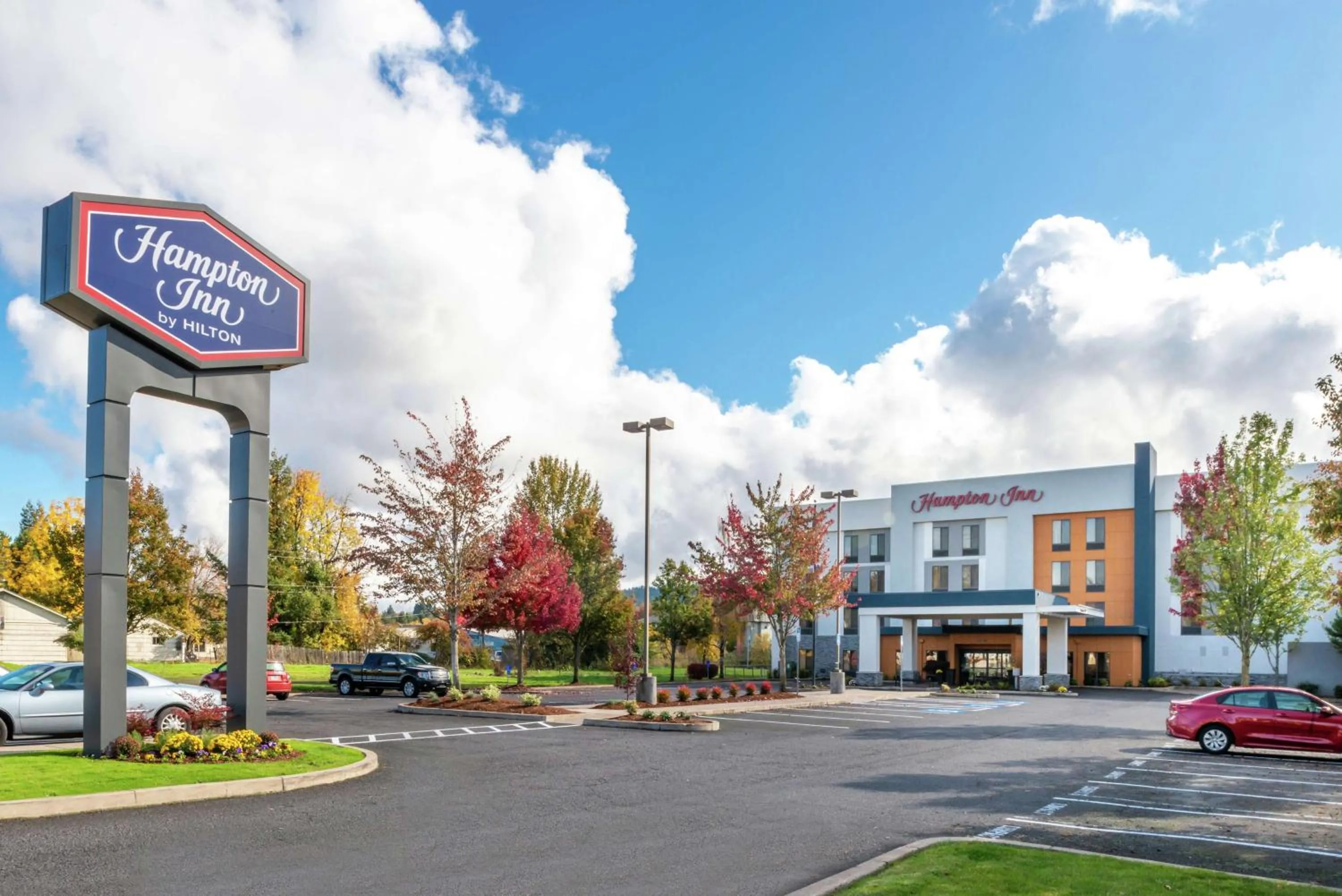 Property building in Hampton Inn Eugene