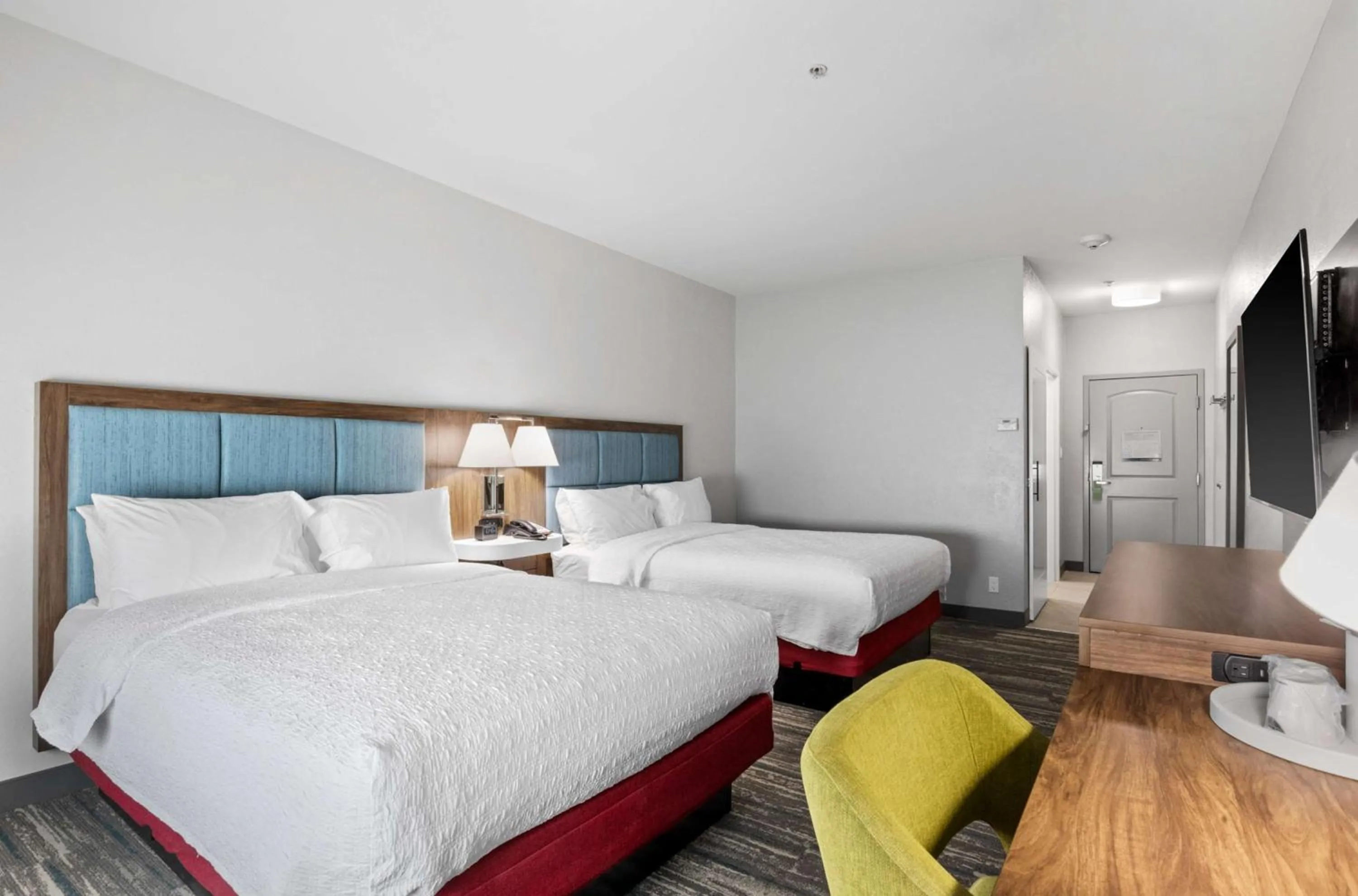 Bed in Hampton Inn & Suites Mount Pleasant