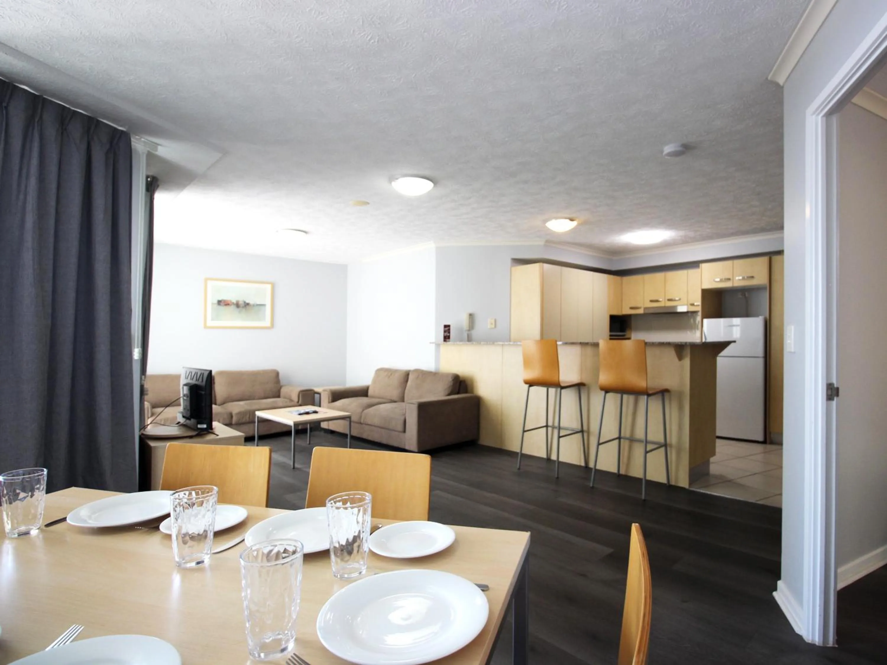 Dining area in Caloundra Central Apartment Hotel Official