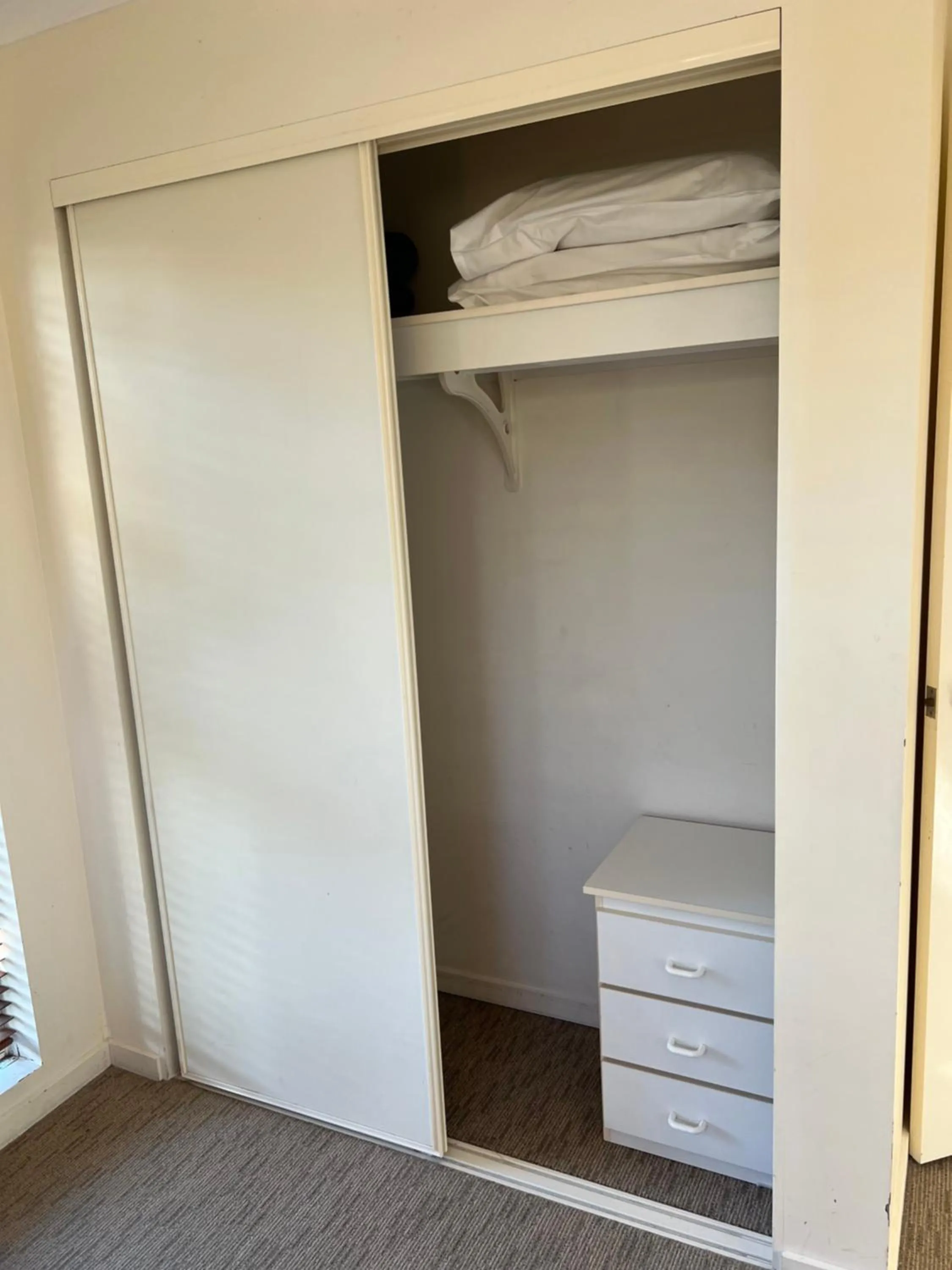 wardrobe in Caloundra Central Apartment Hotel Official