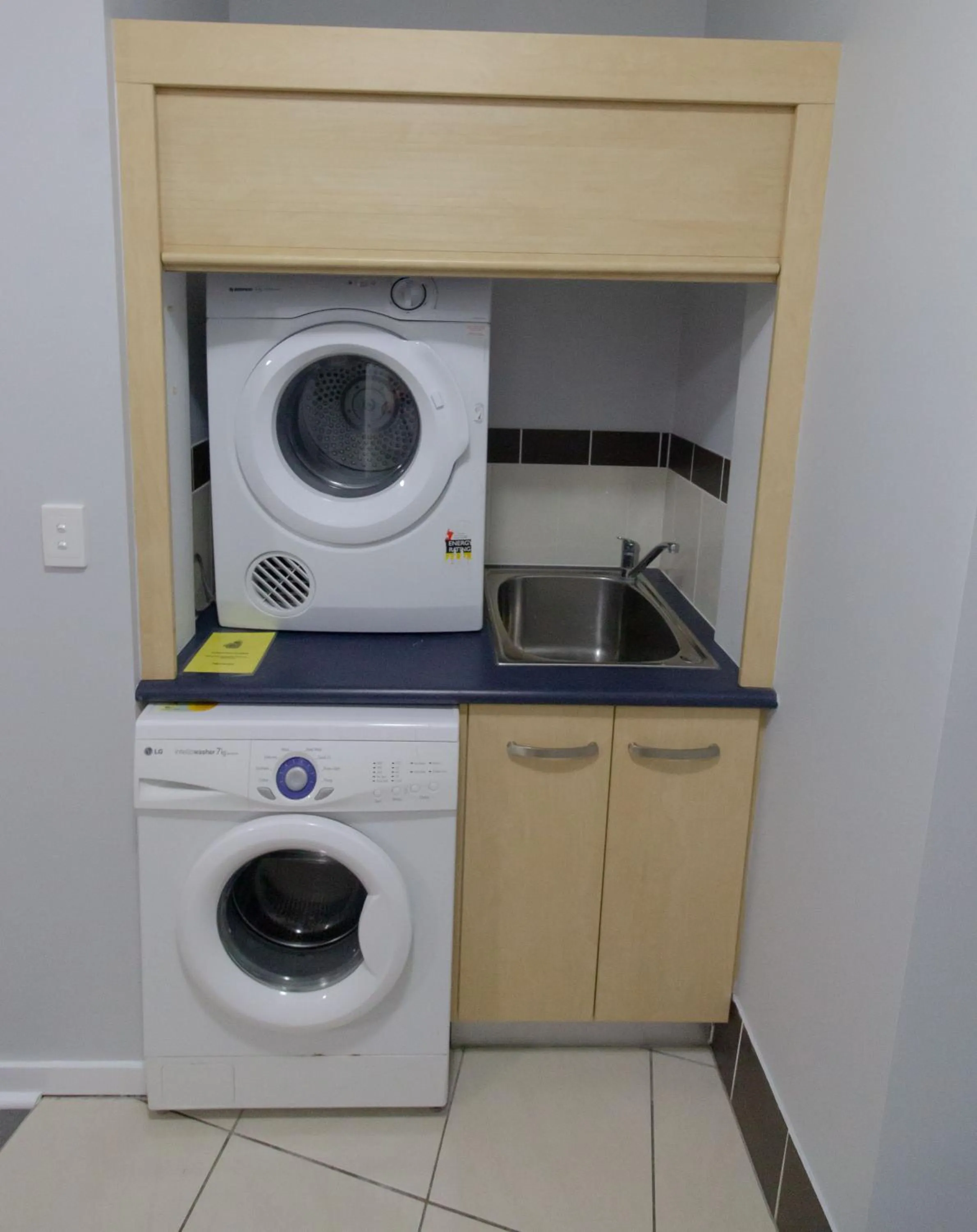 washing machine in Caloundra Central Apartment Hotel Official